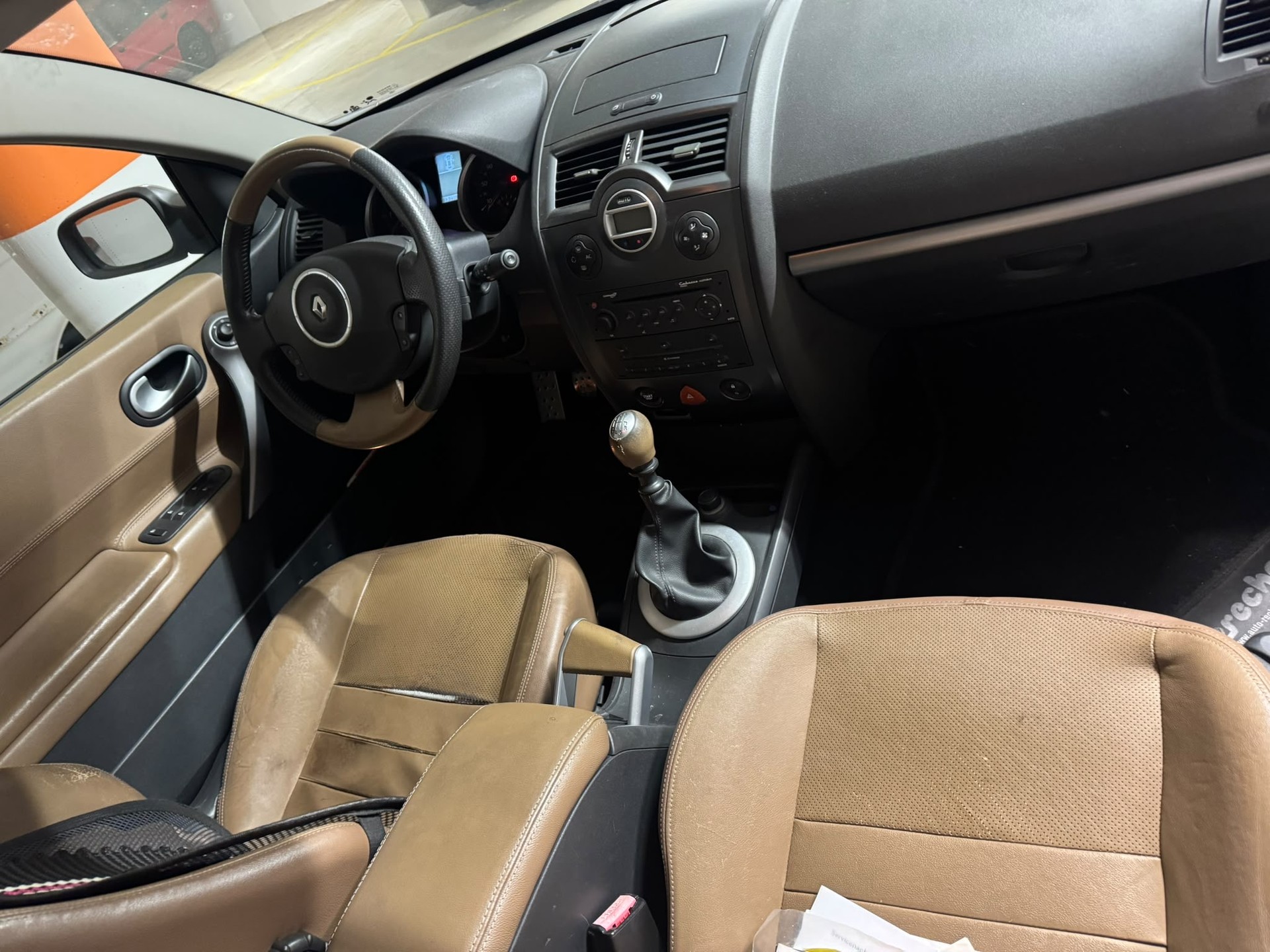 RENAULT Mégane C-C 2.0 16V T Dynamic Confort-image-4