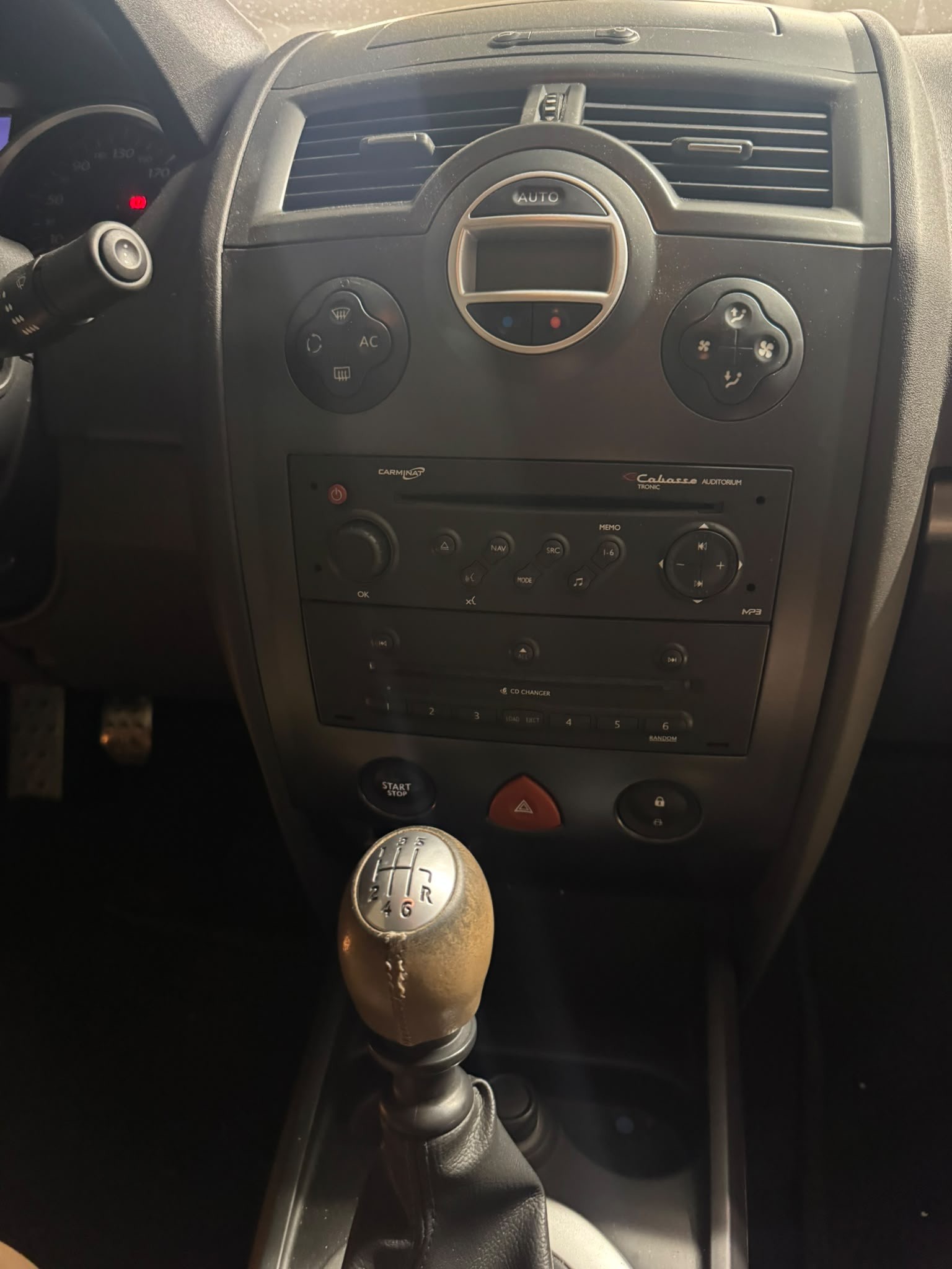 RENAULT Mégane C-C 2.0 16V T Dynamic Confort-image-5