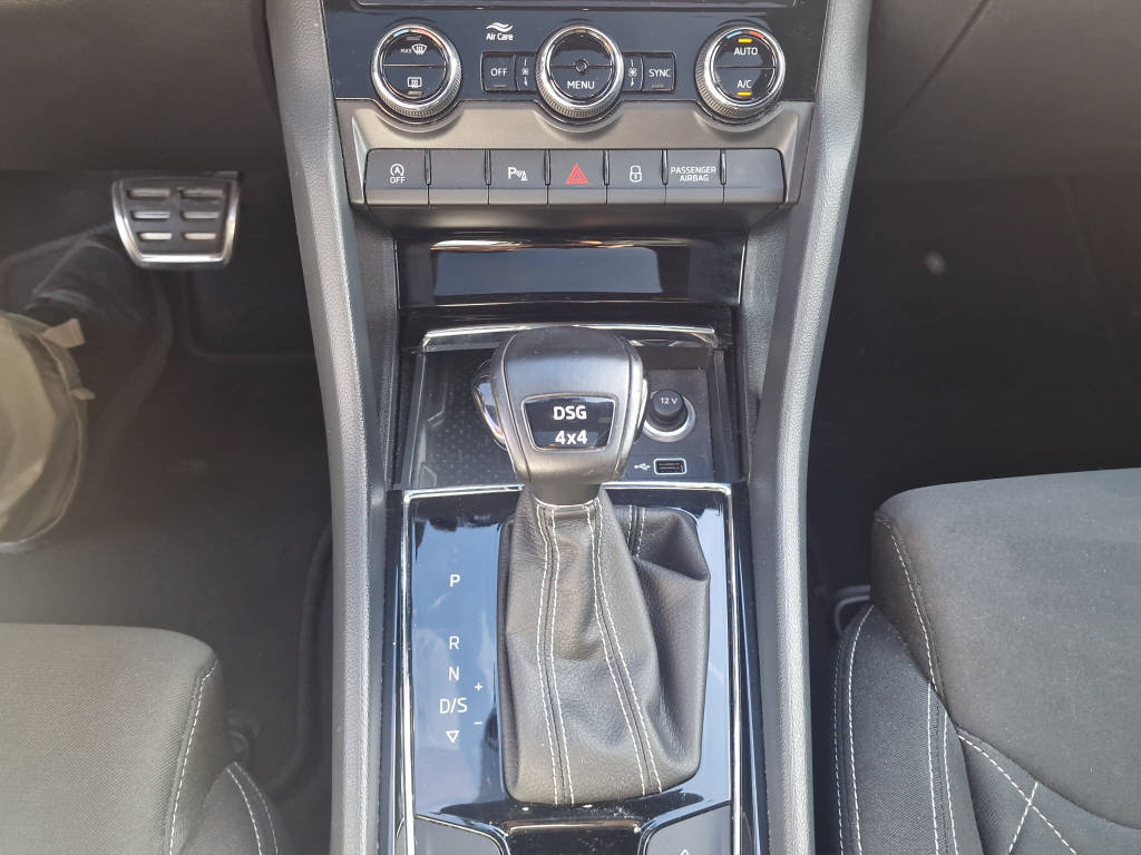 SKODA Karoq 2.0 TSI SportLine DSG 4x4-image-10