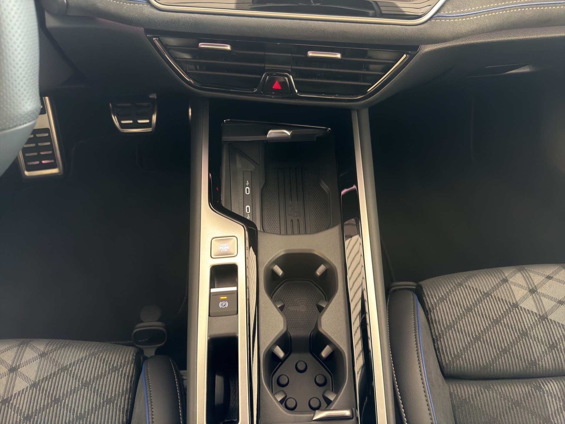 VW Passat R-Line 2.0 TSI DSG-image-15
