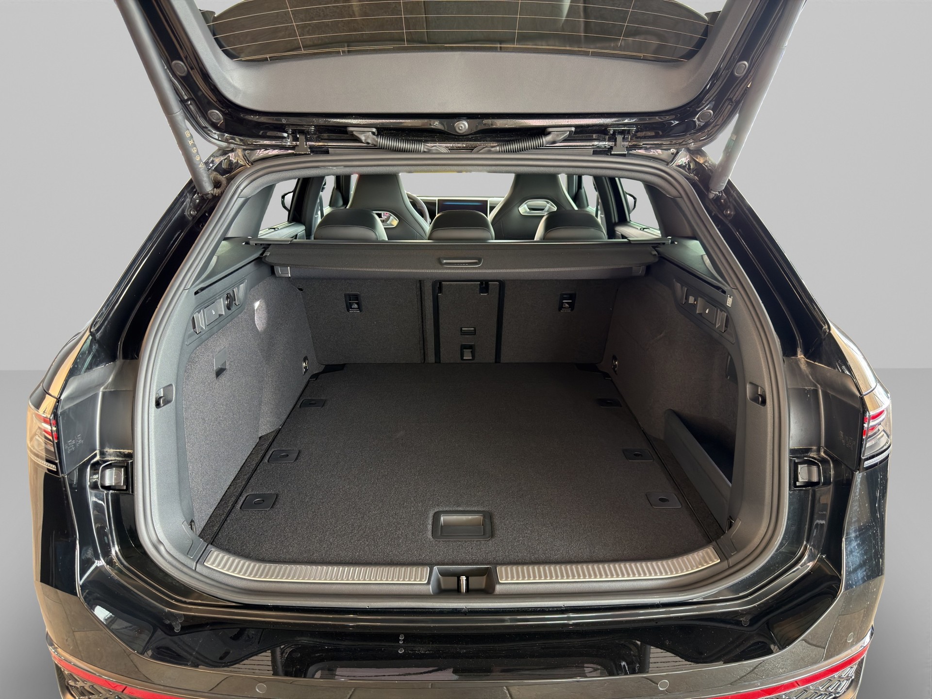 VW Passat R-Line 2.0 TSI DSG-image-9
