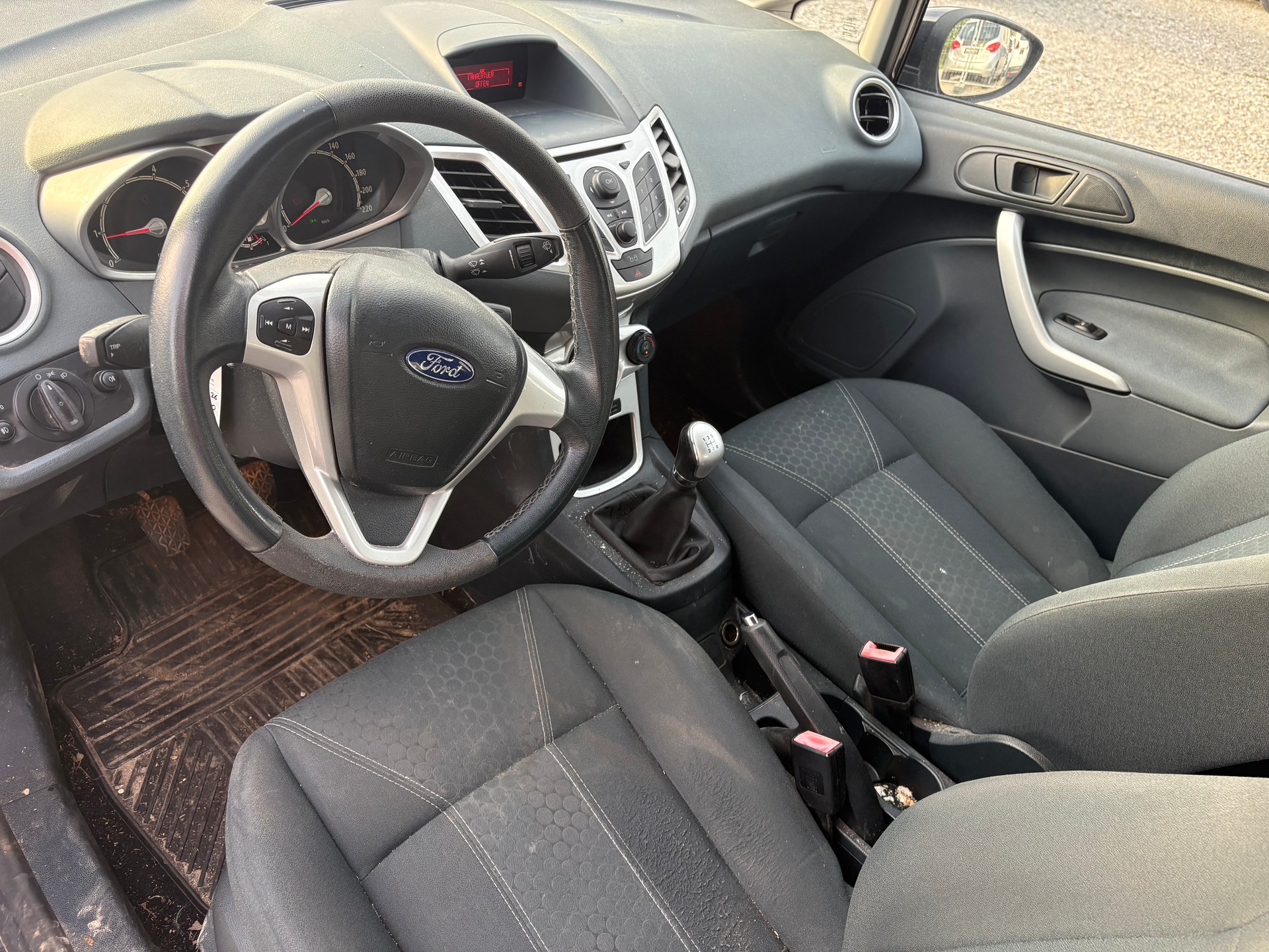 FORD Fiesta 1.4 16V Titanium-image-5