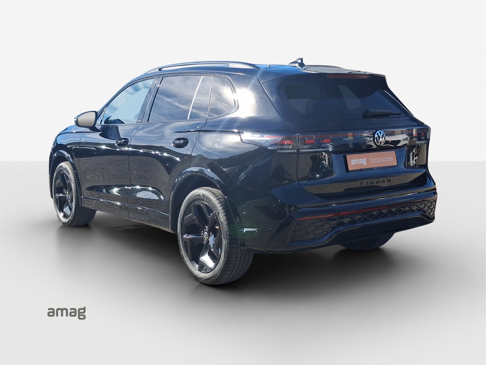 VW Tiguan 2.0 TSI DSG R-Line 4Motion-image-2