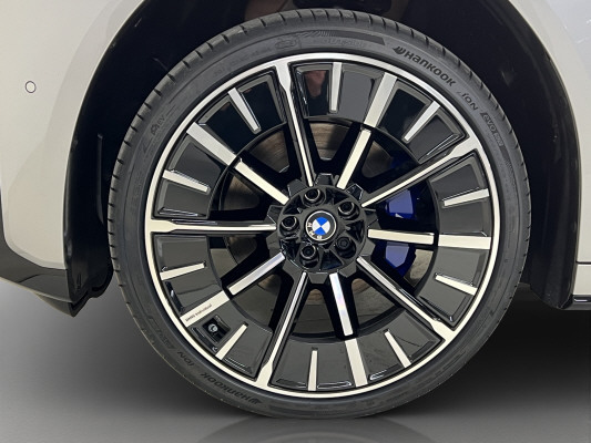BMW iX3 50 xDrive M Sport-image-7