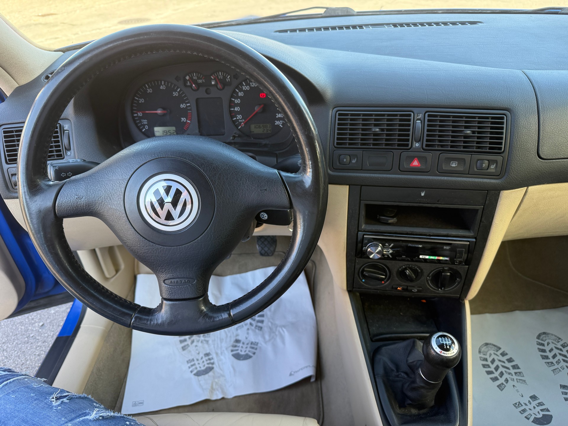 VW Golf 1.8 Trendline 4Motion-image-9