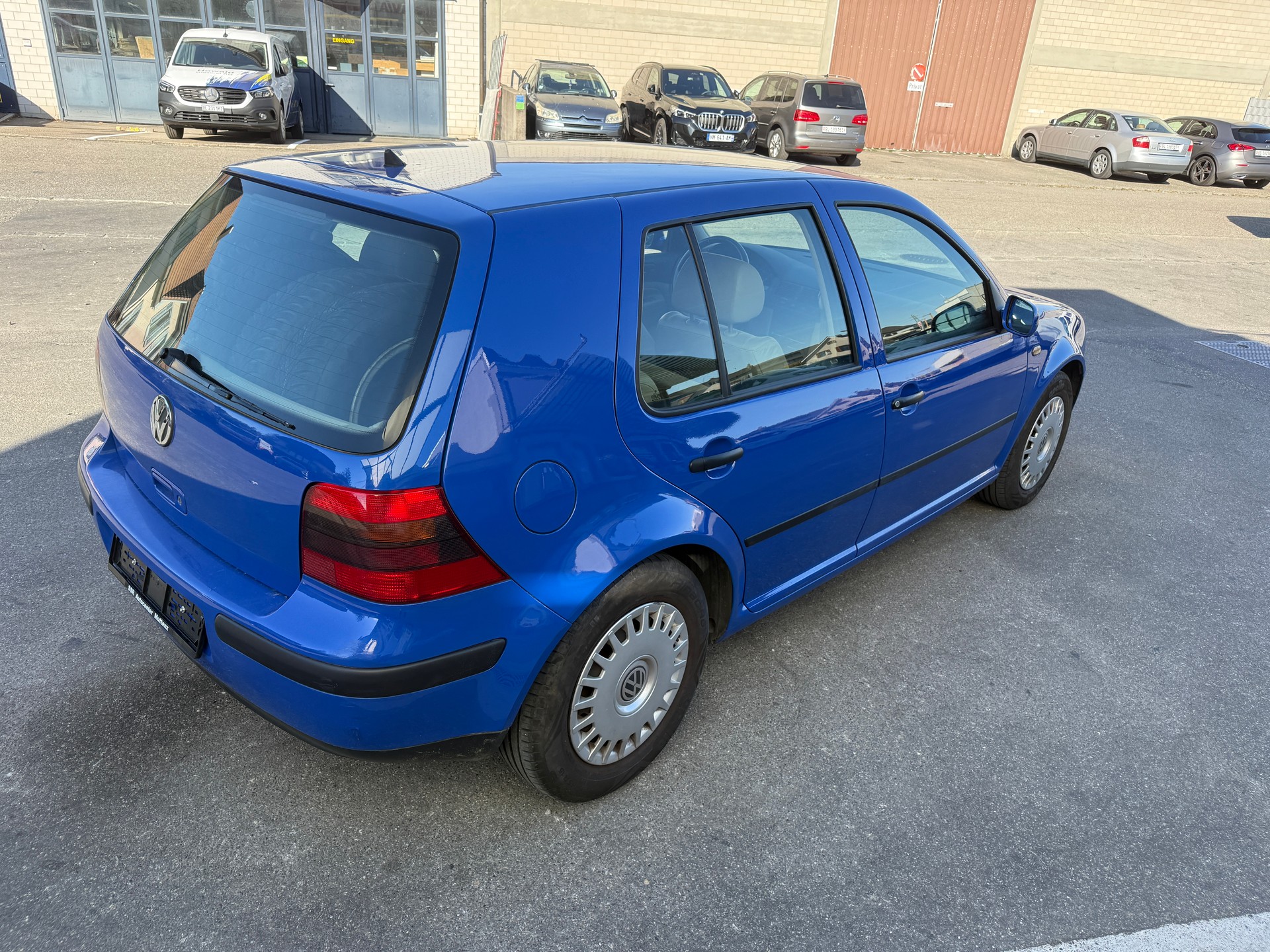 VW Golf 1.8 Trendline 4Motion-image-4