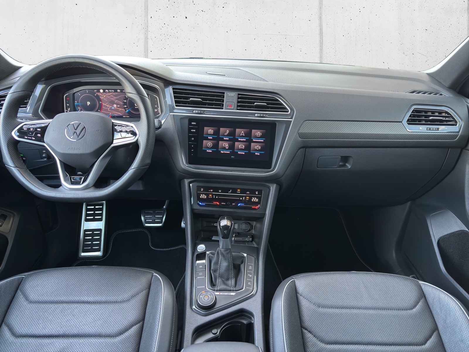 VW Tiguan Allspace 2.0 TDI SCR R-Line 4Motion DSG mit AHK, Leder mit Memory-Funktion & aktiver Klimatisierung-image-11