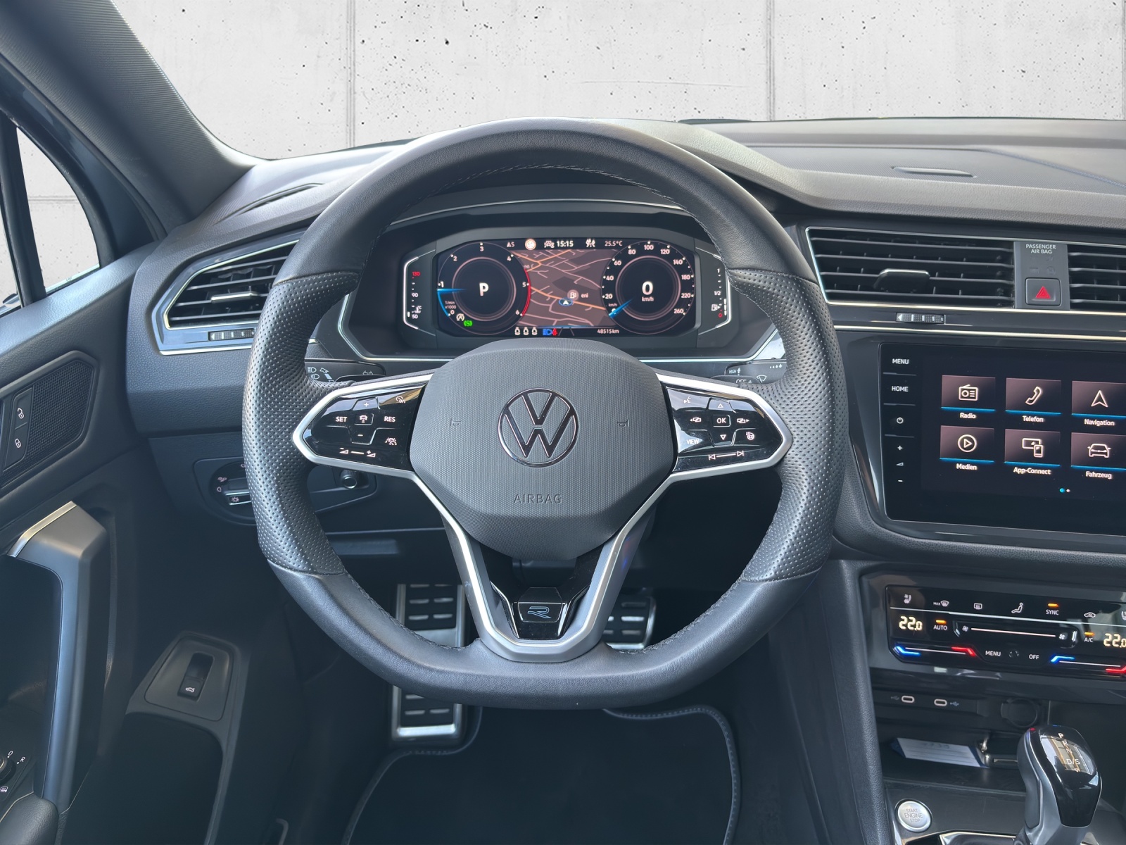 VW Tiguan Allspace 2.0 TDI SCR R-Line 4Motion DSG mit AHK, Leder mit Memory-Funktion & aktiver Klimatisierung-image-12