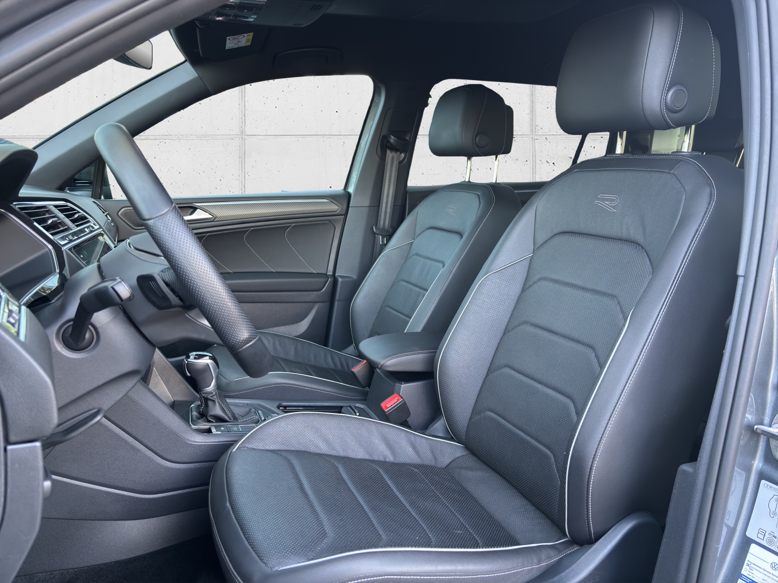 VW Tiguan Allspace 2.0 TDI SCR R-Line 4Motion DSG mit AHK, Leder mit Memory-Funktion & aktiver Klimatisierung-image-26