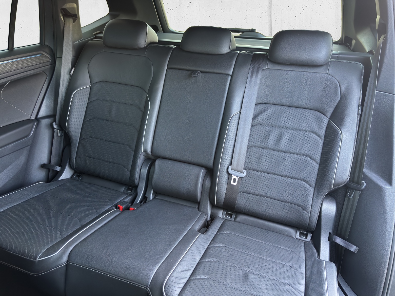 VW Tiguan Allspace 2.0 TDI SCR R-Line 4Motion DSG mit AHK, Leder mit Memory-Funktion & aktiver Klimatisierung-image-29