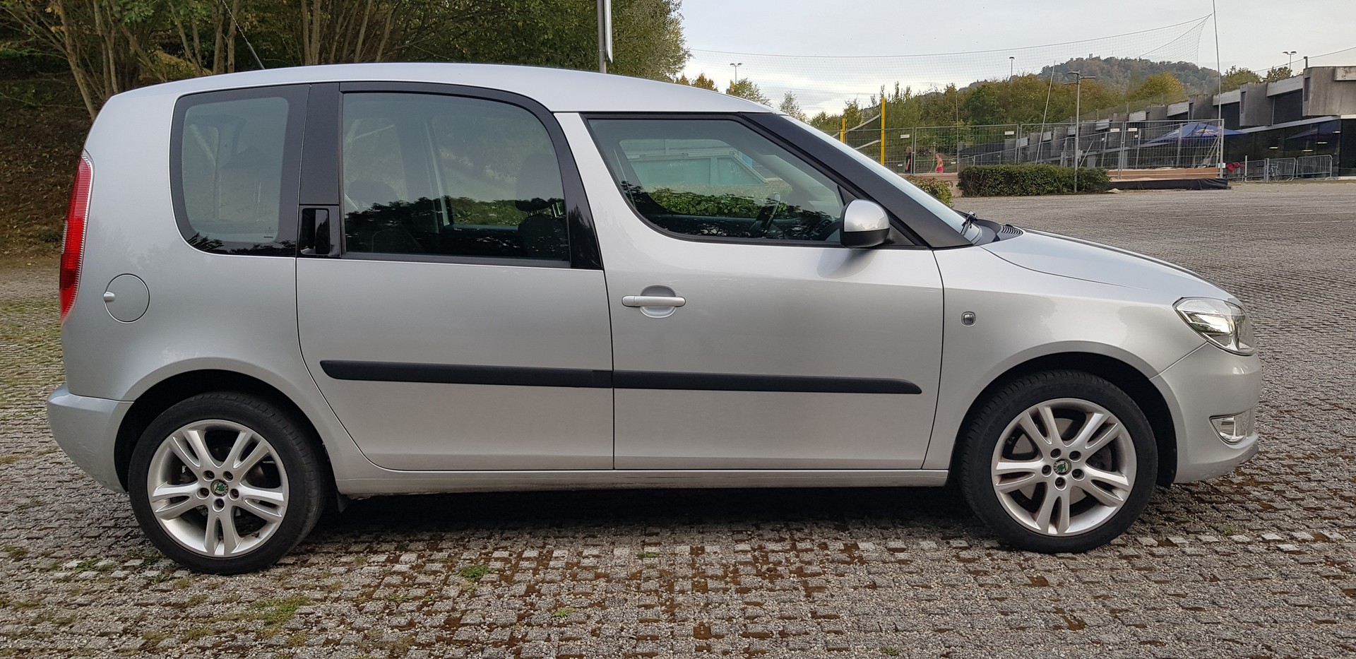 SKODA Roomster 1.2 TSI Style DSG-image-2