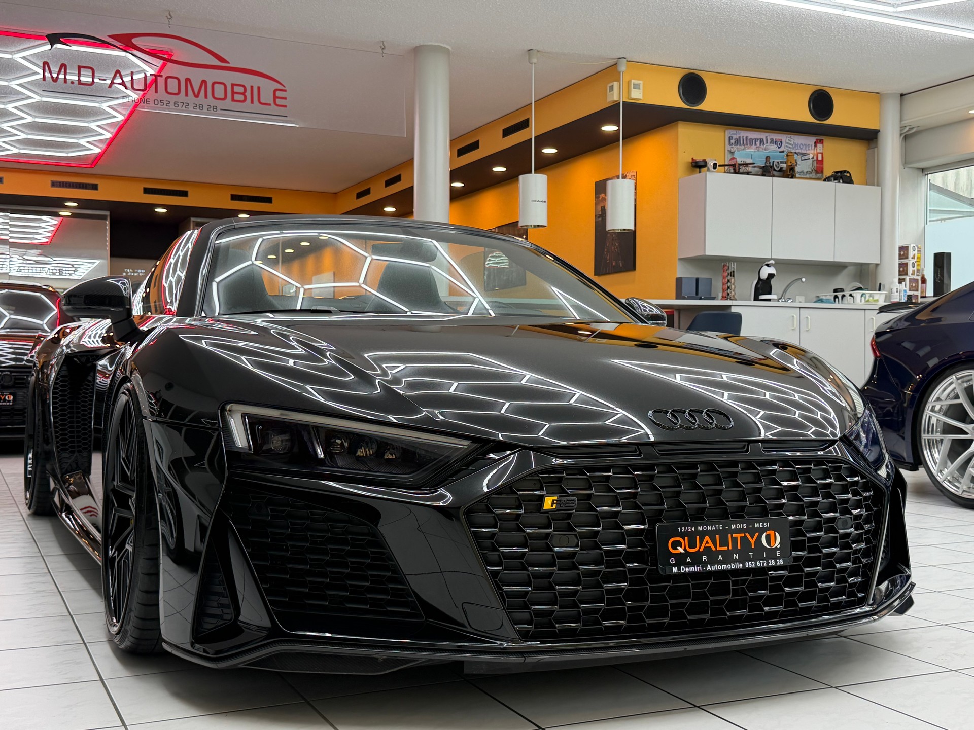 AUDI R8 Spyder 5.2 FSI V10 performance quattro S-Tronic-image-2