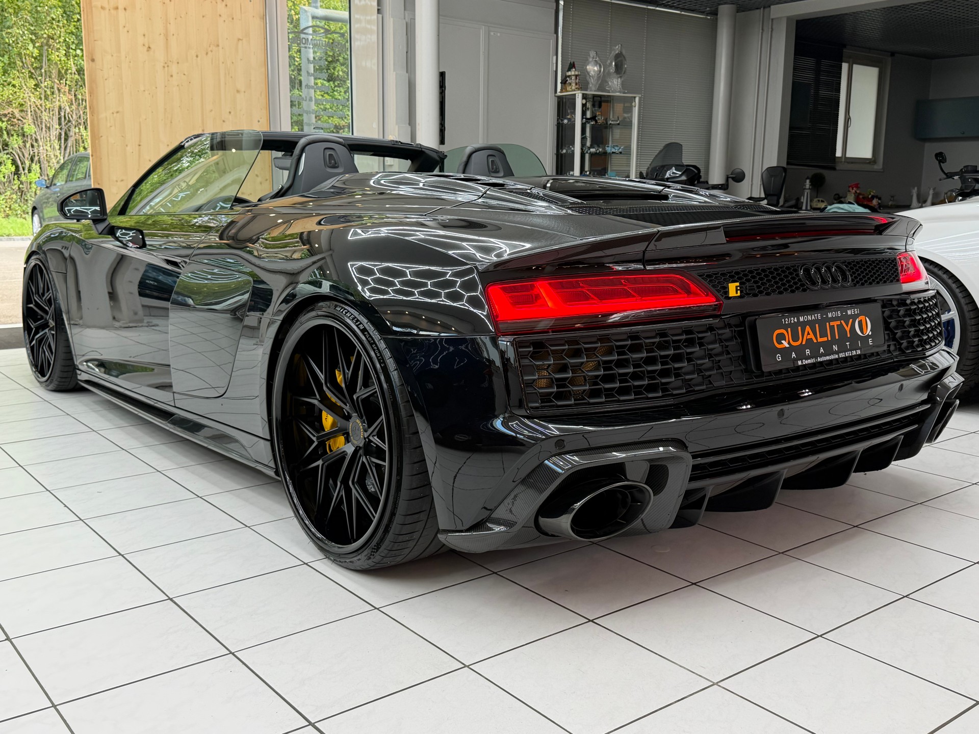 AUDI R8 Spyder 5.2 FSI V10 performance quattro S-Tronic-image-6