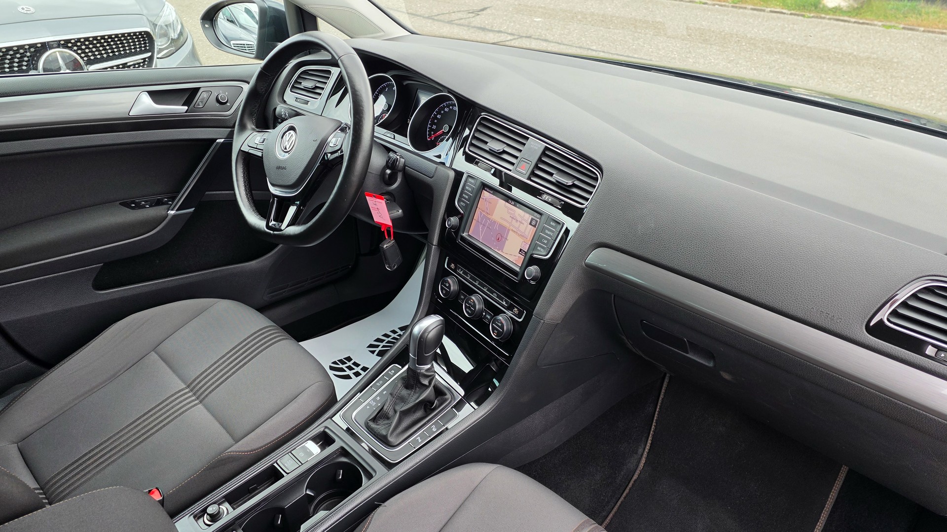 VW Golf Variant 1.4 TSI Allstar DSG-image-8