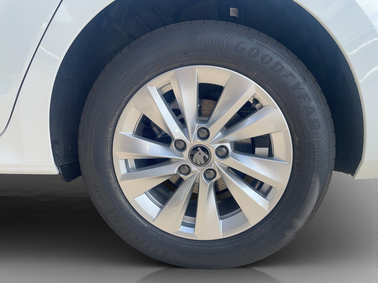 SKODA Octavia Combi 2.0 TDI DSG Selection-image-13
