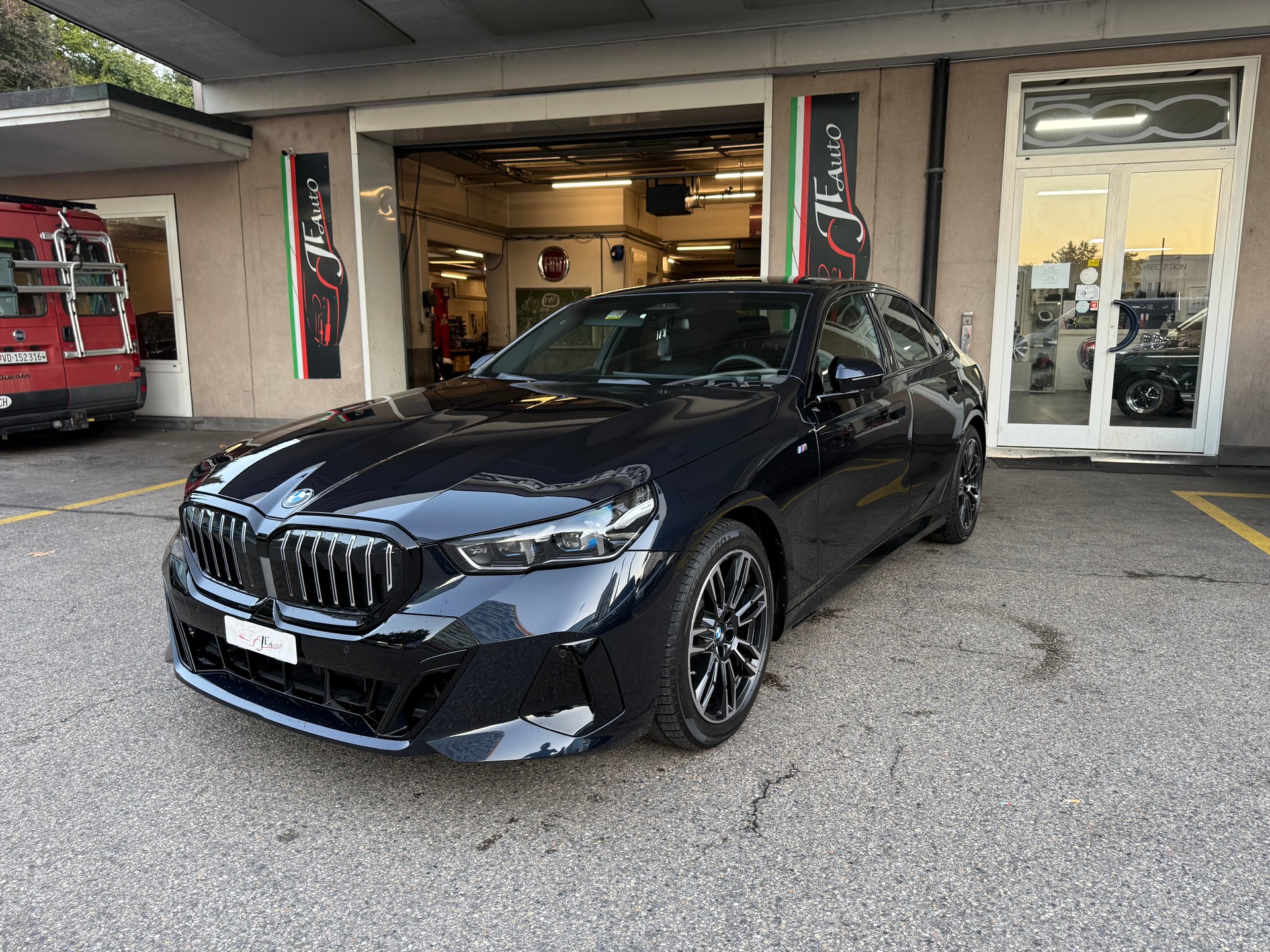 BMW 520d 48V M Sport Steptronic-image-1