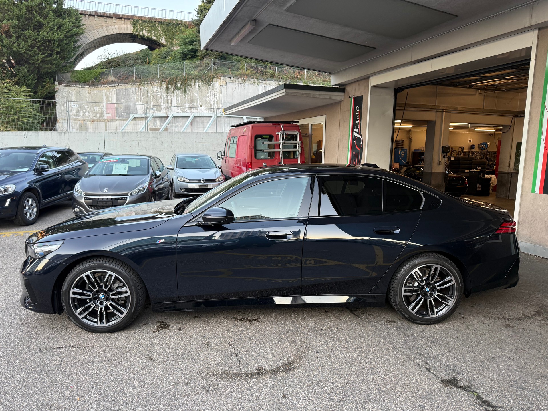 BMW 520d 48V M Sport Steptronic-image-2