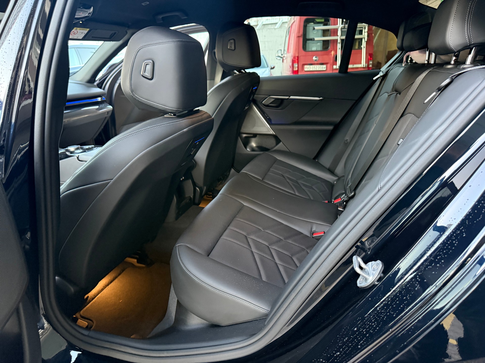 BMW 520d 48V M Sport Steptronic-image-12
