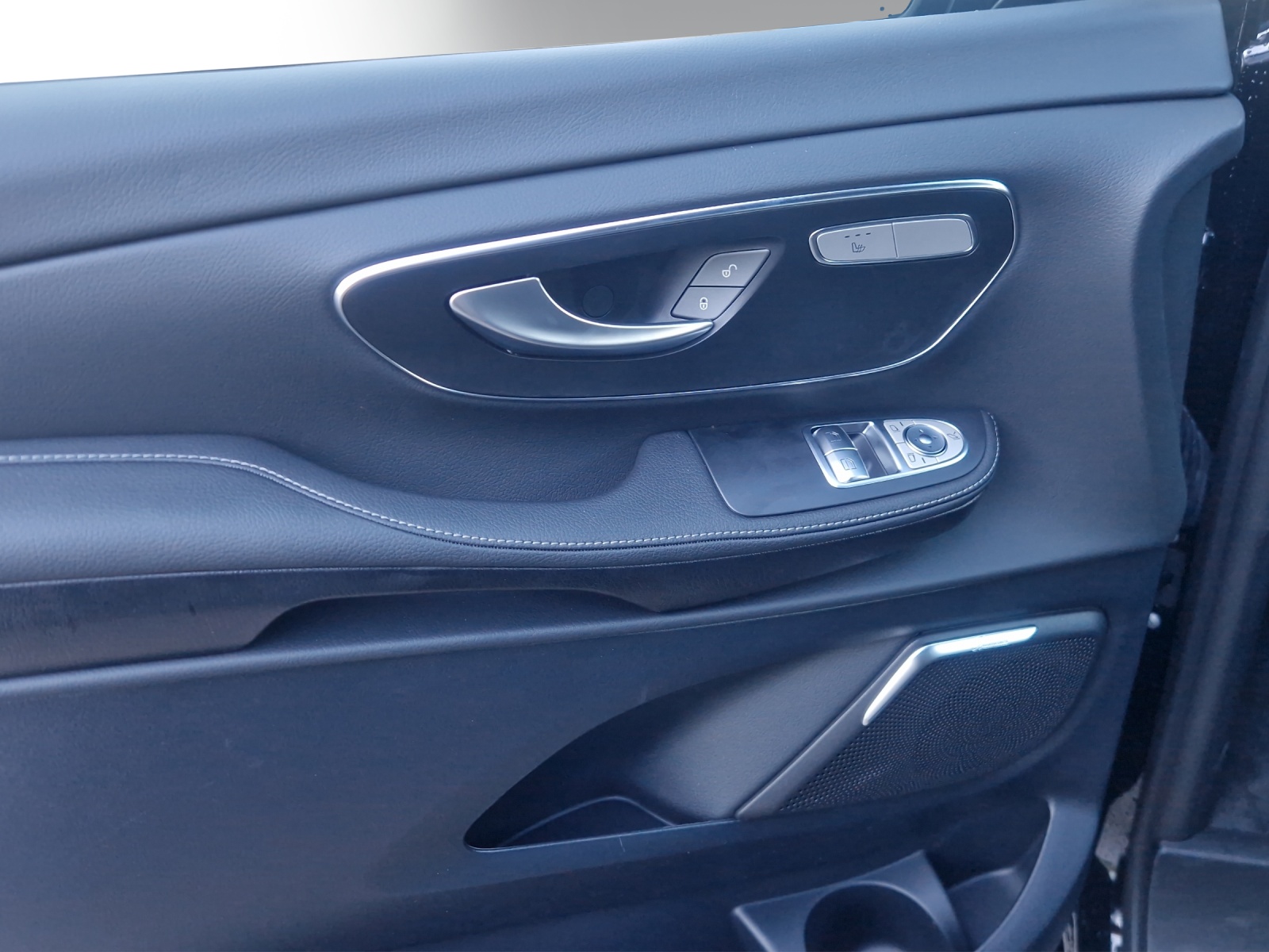 MERCEDES-BENZ V 250 d extralang 4Matic Avantgarde 9G-Tronic-image-5