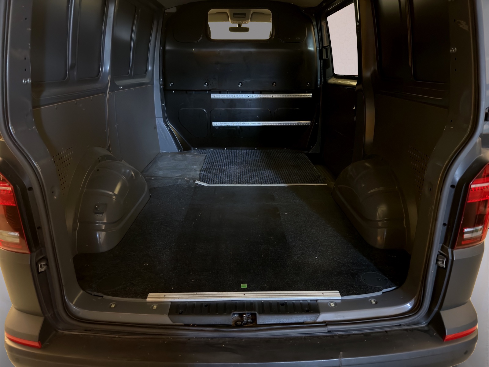 VW VW T6.1 2.0 TDI DSG Transporter-image-18