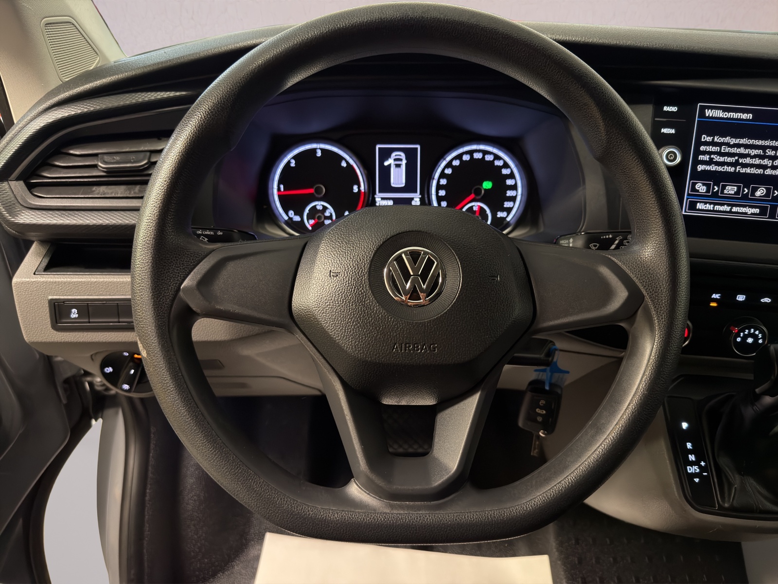 VW VW T6.1 2.0 TDI DSG Transporter-image-10