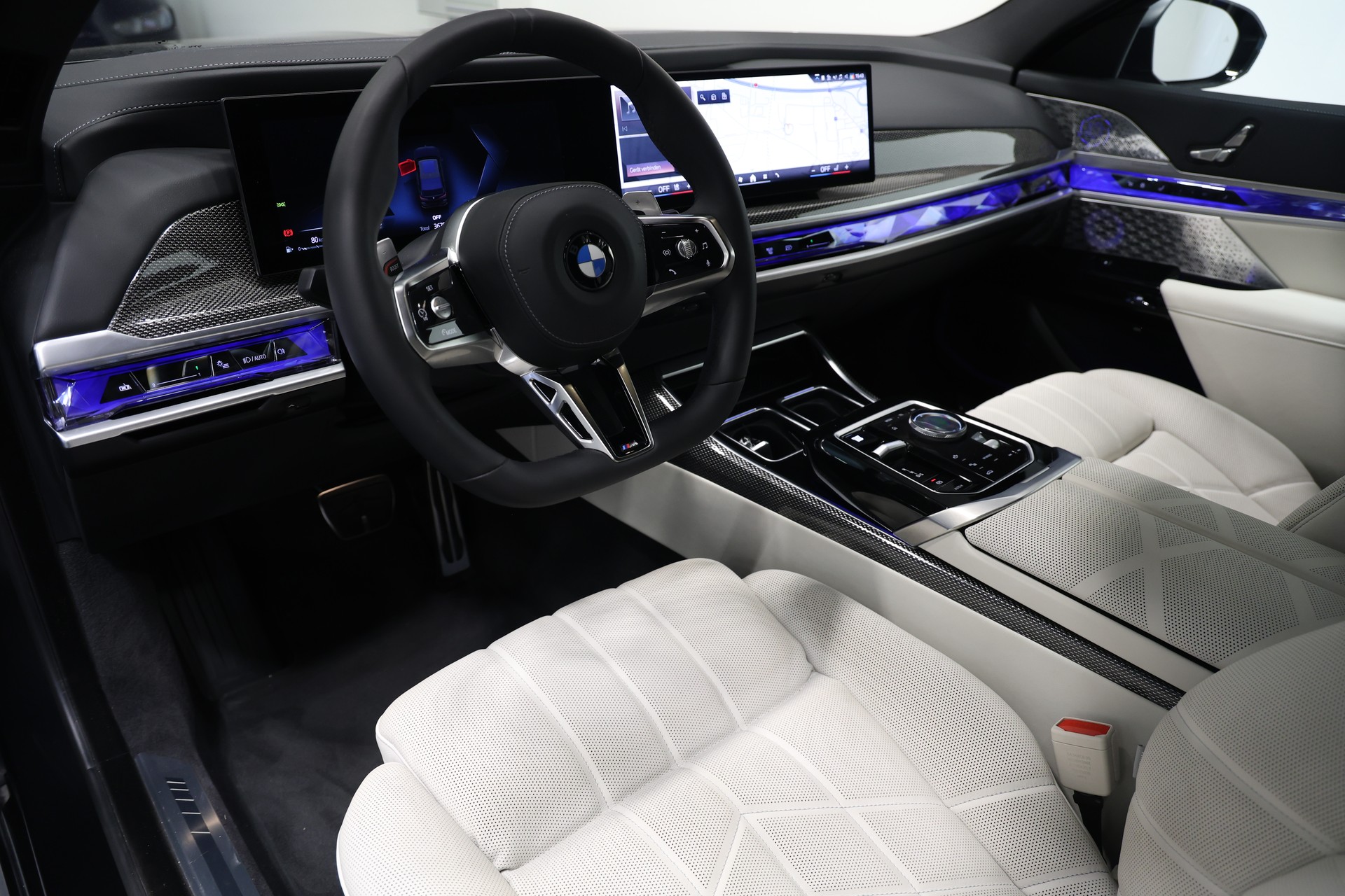 BMW 740d xDrive 48V M Sport Pro Steptronic *Frozen Black*BMW Werksgarantie bis 06.2028*Fondentertainment*-image-16