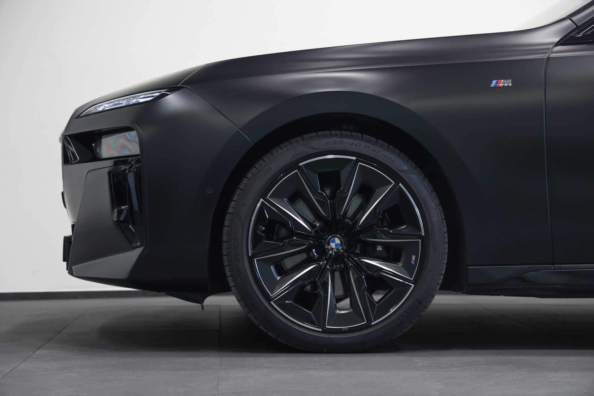 BMW 740d xDrive 48V M Sport Pro Steptronic *Frozen Black*BMW Werksgarantie bis 06.2028*Fondentertainment*-image-11