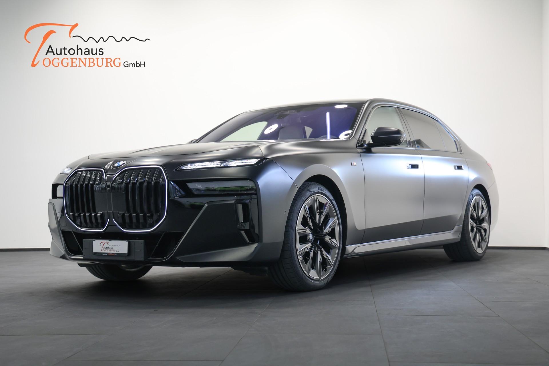 BMW 740d xDrive 48V M Sport Pro Steptronic *Frozen Black*BMW Werksgarantie bis 06.2028*Fondentertainment*-image-3