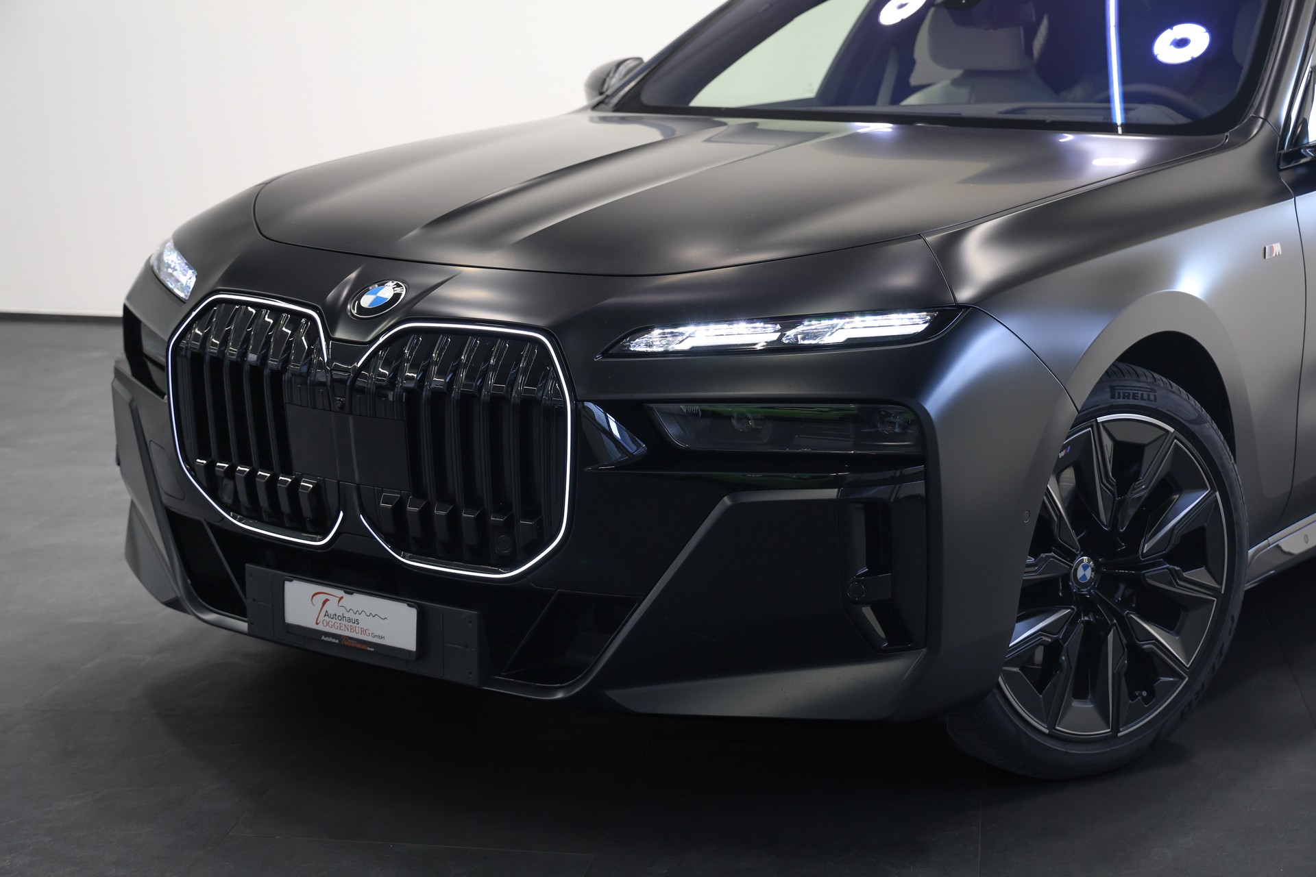 BMW 740d xDrive 48V M Sport Pro Steptronic *Frozen Black*BMW Werksgarantie bis 06.2028*Fondentertainment*-image-7