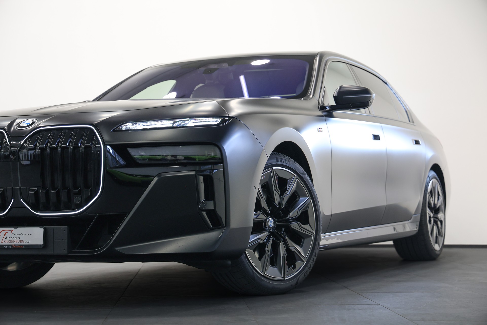BMW 740d xDrive 48V M Sport Pro Steptronic *Frozen Black*BMW Werksgarantie bis 06.2028*Fondentertainment*-image-8