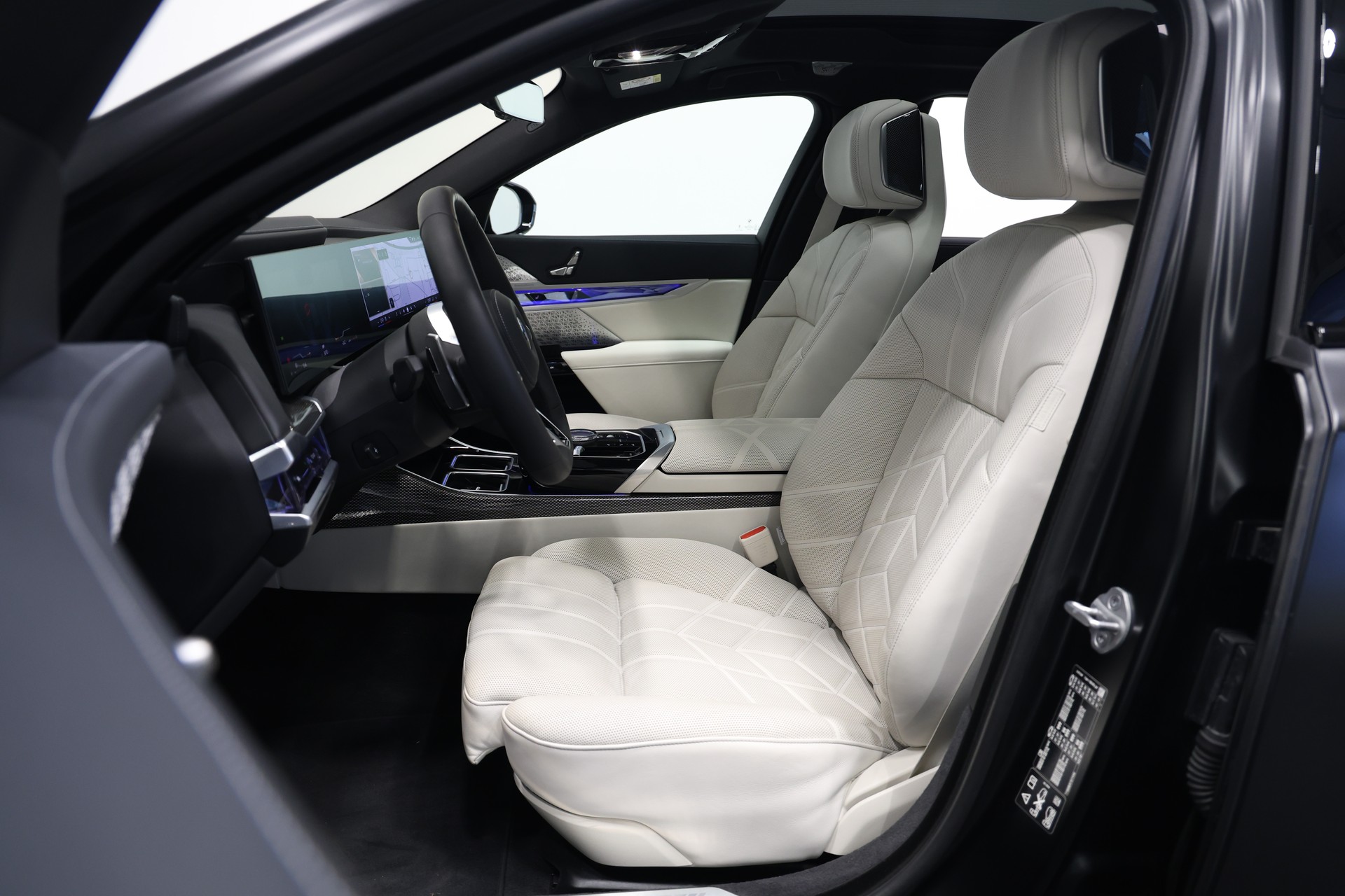 BMW 740d xDrive 48V M Sport Pro Steptronic *Frozen Black*BMW Werksgarantie bis 06.2028*Fondentertainment*-image-17