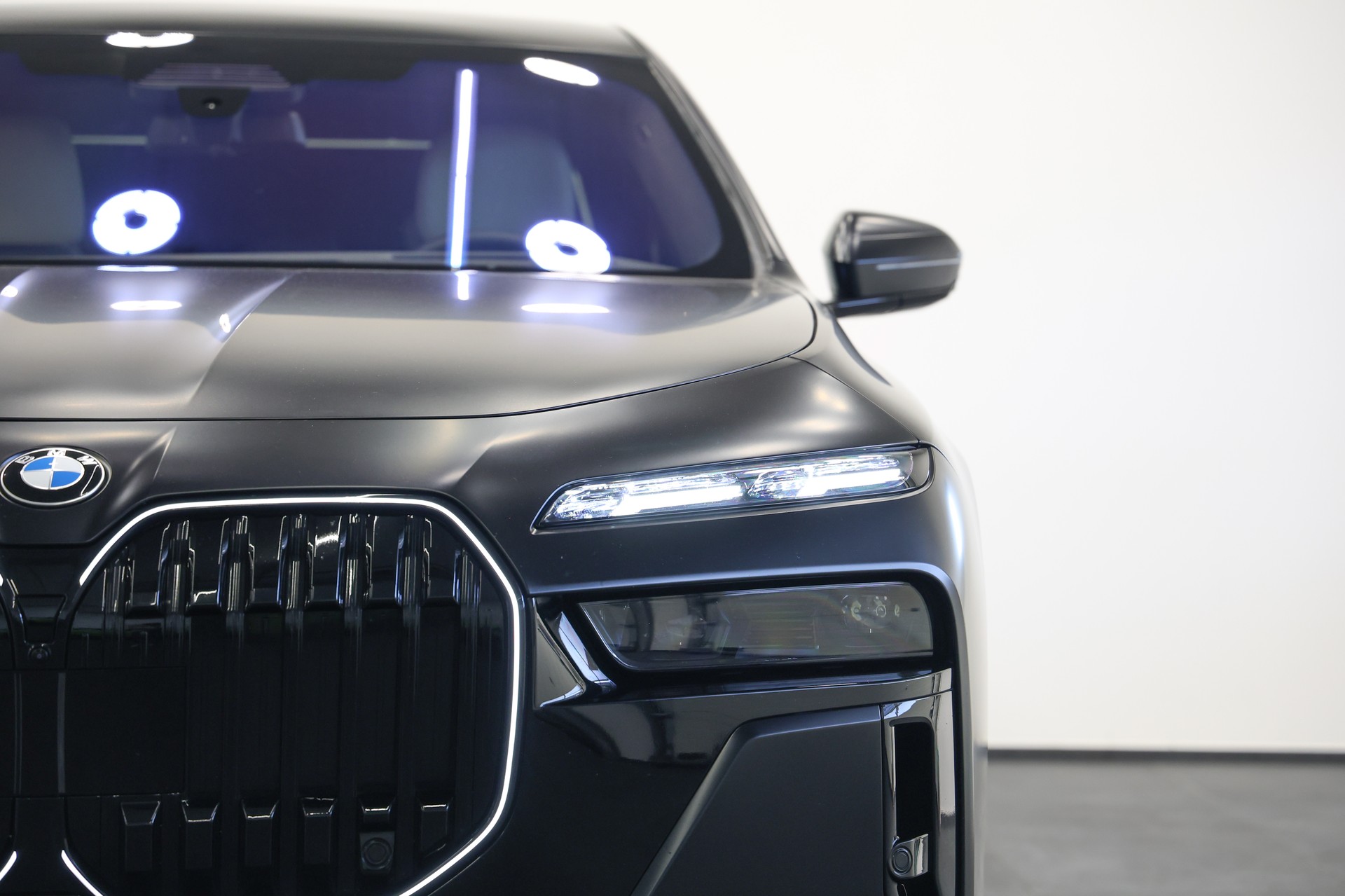 BMW 740d xDrive 48V M Sport Pro Steptronic *Frozen Black*BMW Werksgarantie bis 06.2028*Fondentertainment*-image-6