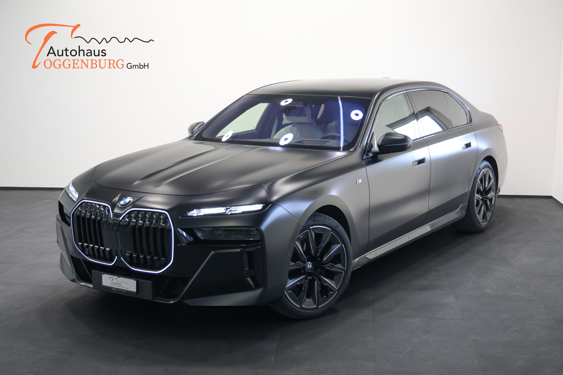BMW 740d xDrive 48V M Sport Pro Steptronic *Frozen Black*BMW Werksgarantie bis 06.2028*Fondentertainment*-image-4