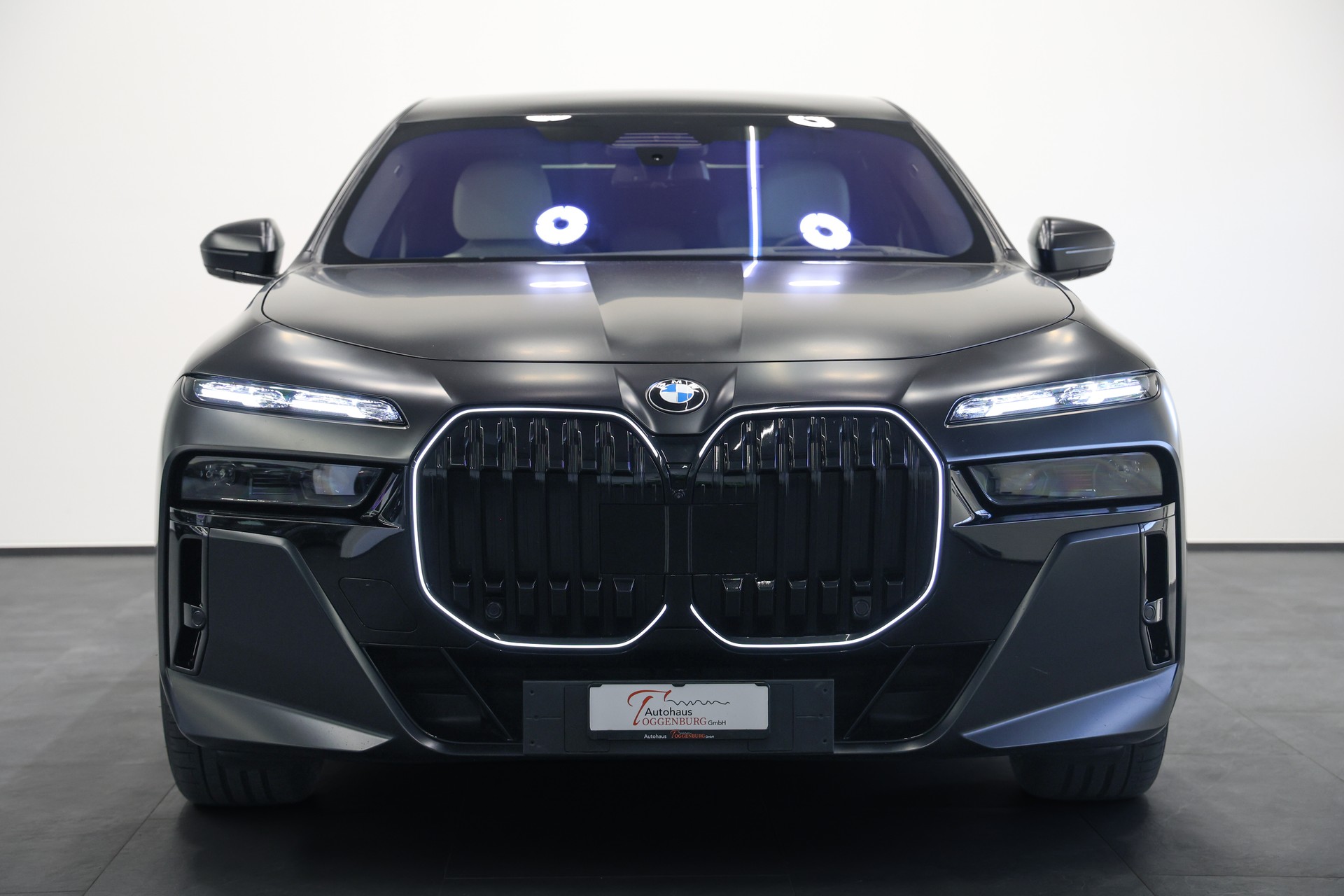 BMW 740d xDrive 48V M Sport Pro Steptronic *Frozen Black*BMW Werksgarantie bis 06.2028*Fondentertainment*-image-5