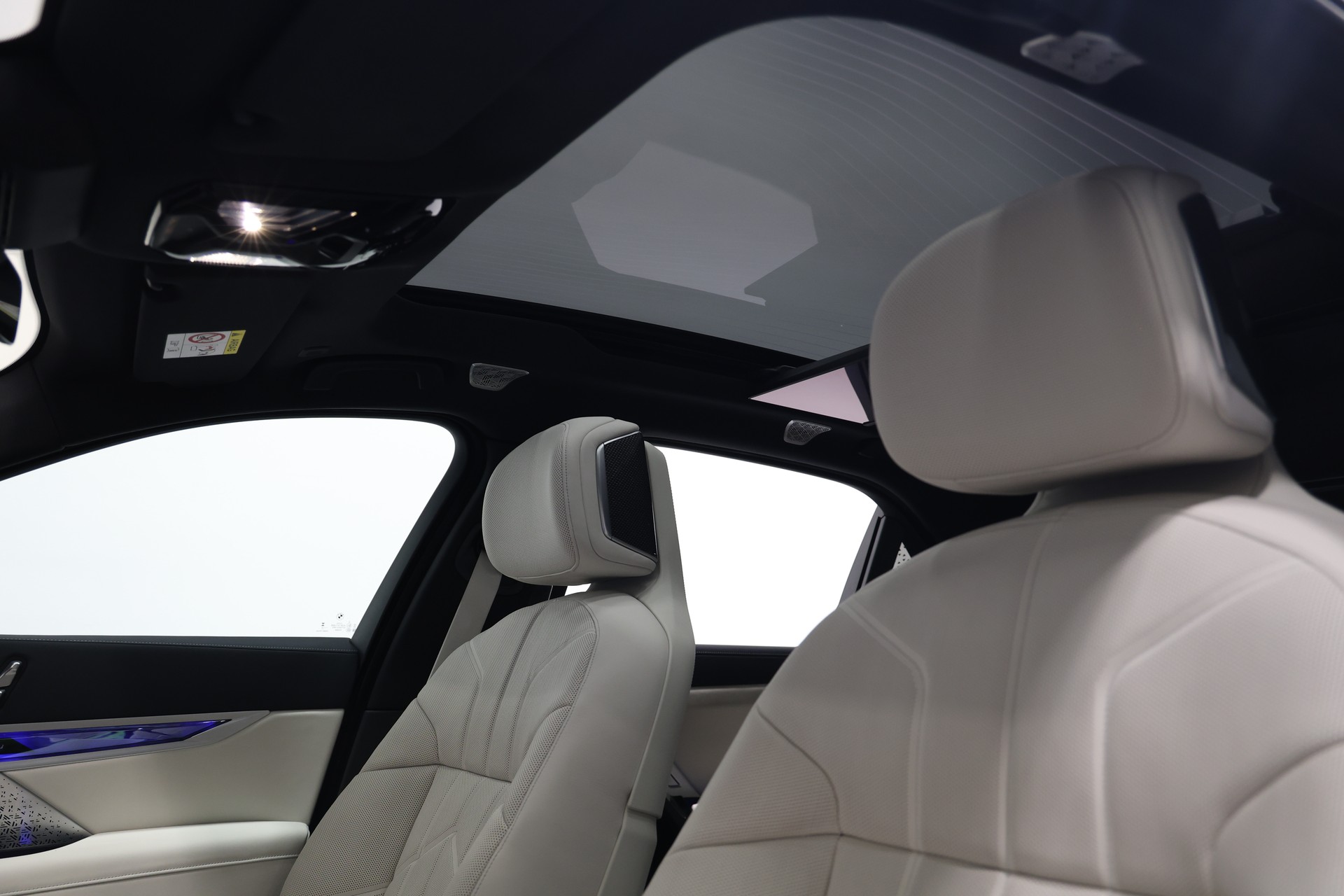 BMW 740d xDrive 48V M Sport Pro Steptronic *Frozen Black*BMW Werksgarantie bis 06.2028*Fondentertainment*-image-18