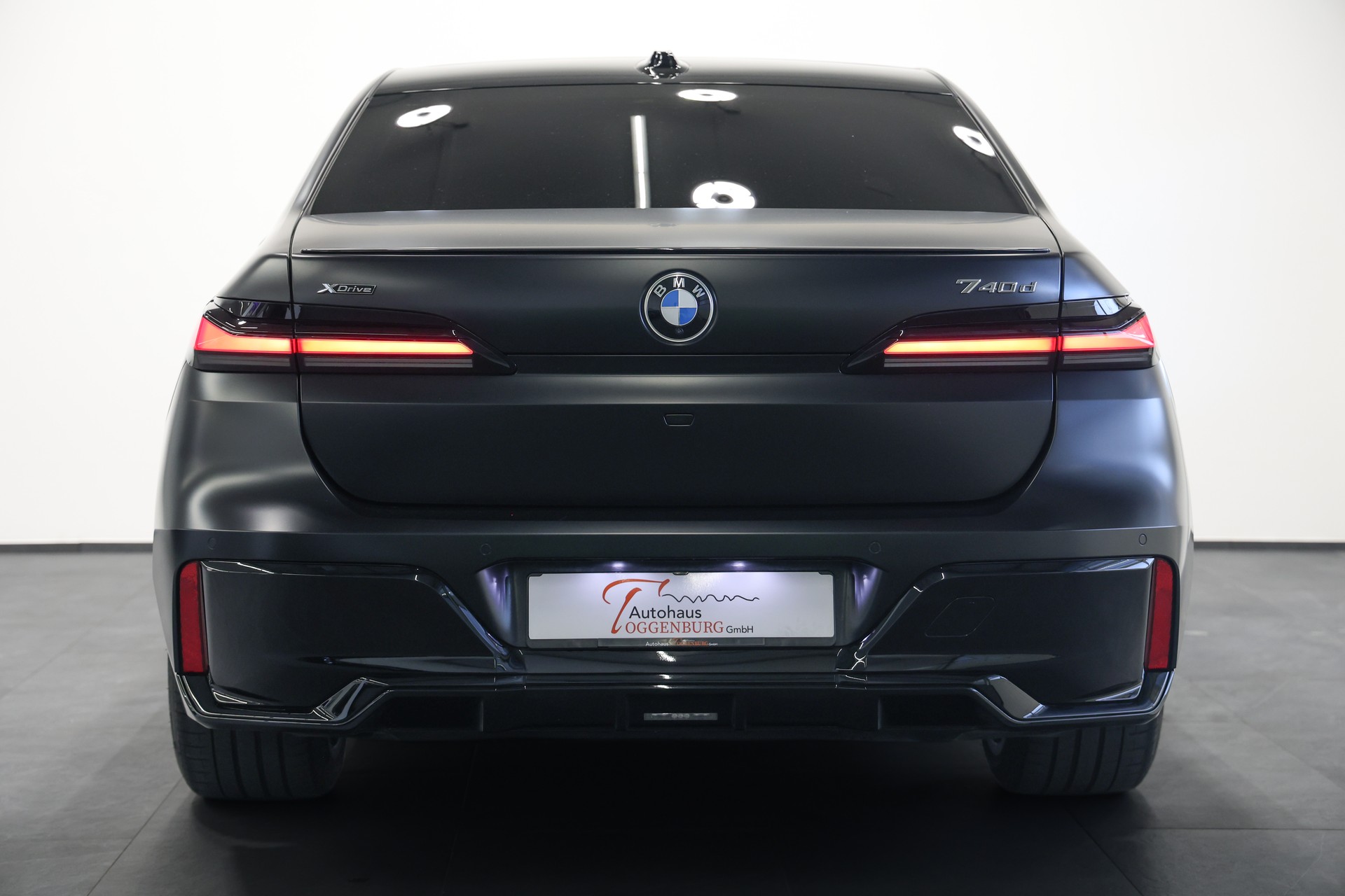 BMW 740d xDrive 48V M Sport Pro Steptronic *Frozen Black*BMW Werksgarantie bis 06.2028*Fondentertainment*-image-12