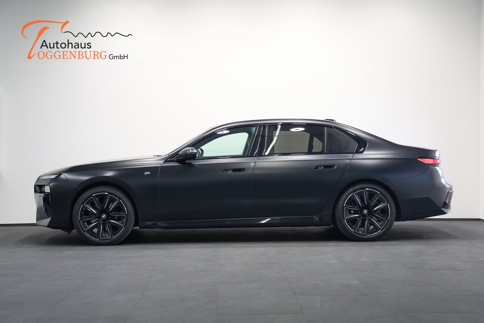 BMW 740d xDrive 48V M Sport Pro Steptronic *Frozen Black*BMW Werksgarantie bis 06.2028*Fondentertainment*-image-10