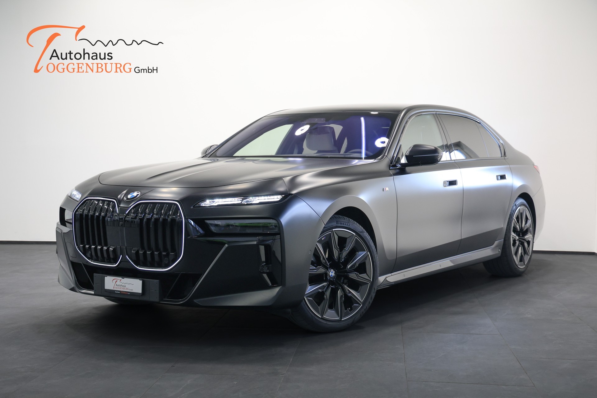 BMW 740d xDrive 48V M Sport Pro Steptronic *Frozen Black*BMW Werksgarantie bis 06.2028*Fondentertainment*-image-0