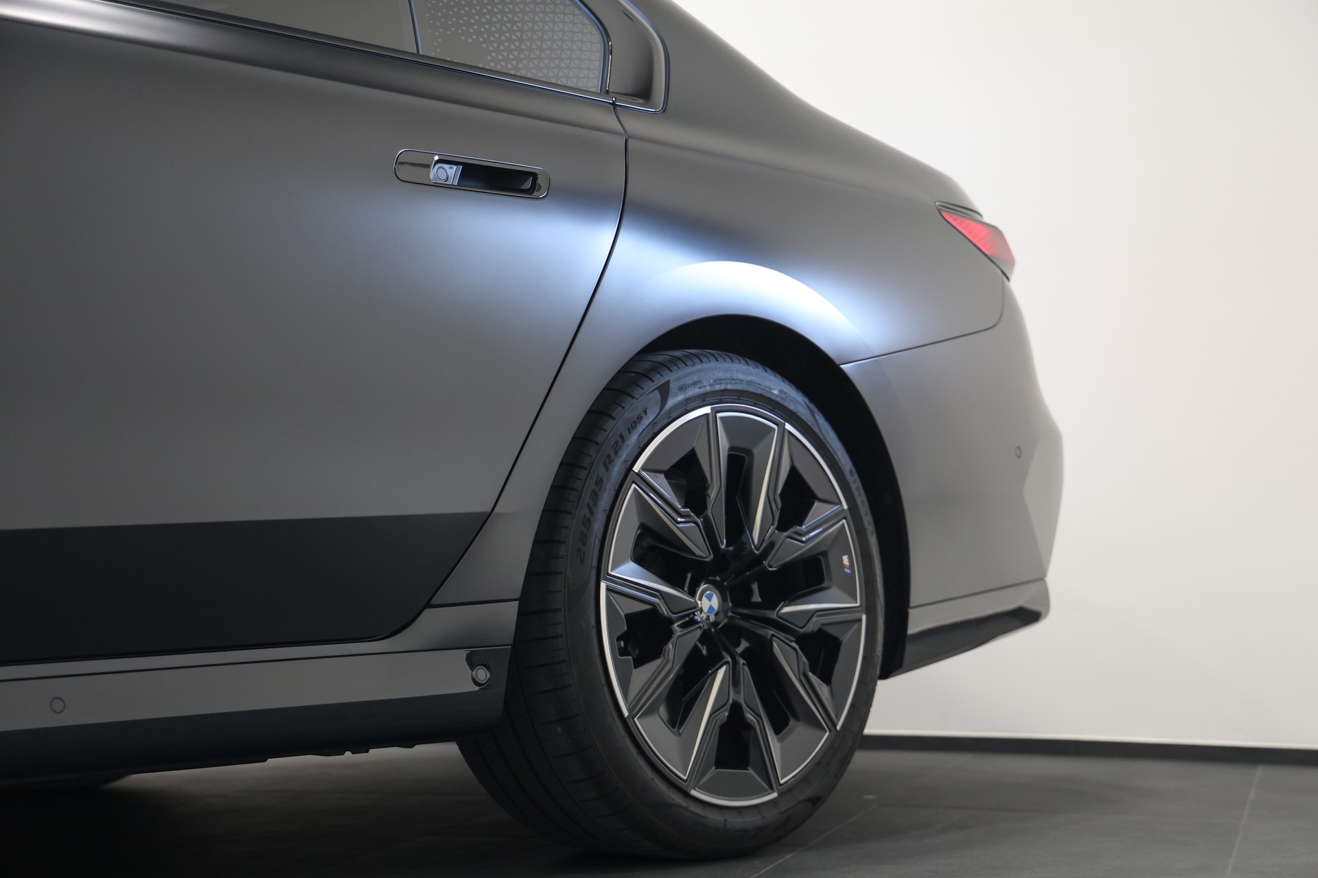 BMW 740d xDrive 48V M Sport Pro Steptronic *Frozen Black*BMW Werksgarantie bis 06.2028*Fondentertainment*-image-9