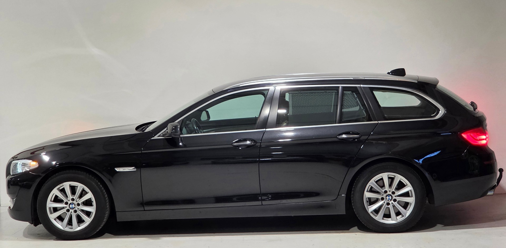 BMW 525d xDrive Touring Steptronic-image-1