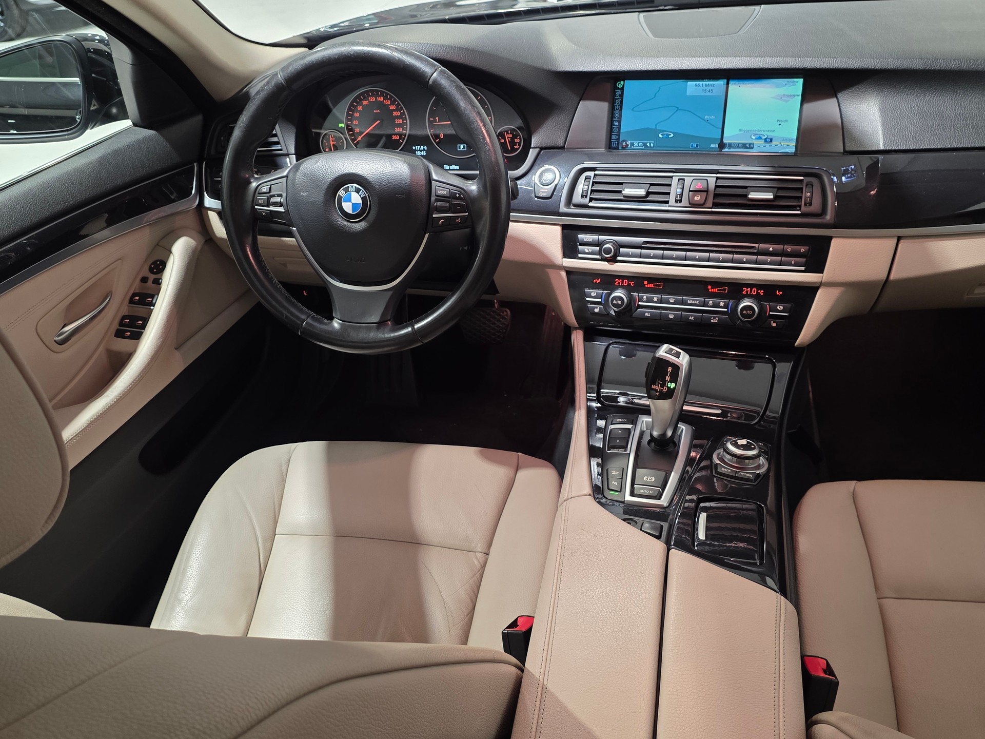 BMW 525d xDrive Touring Steptronic-image-6