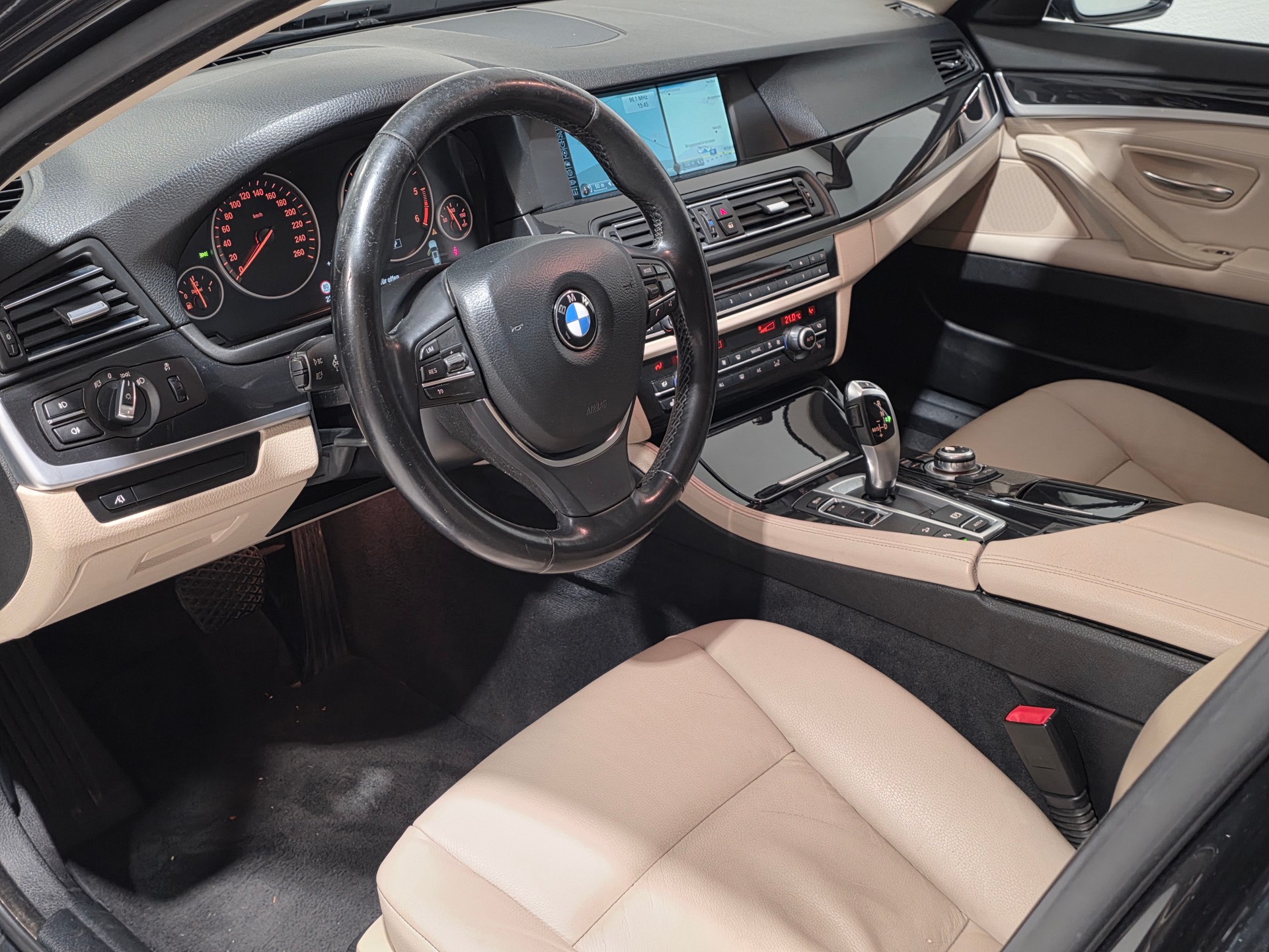 BMW 525d xDrive Touring Steptronic-image-7