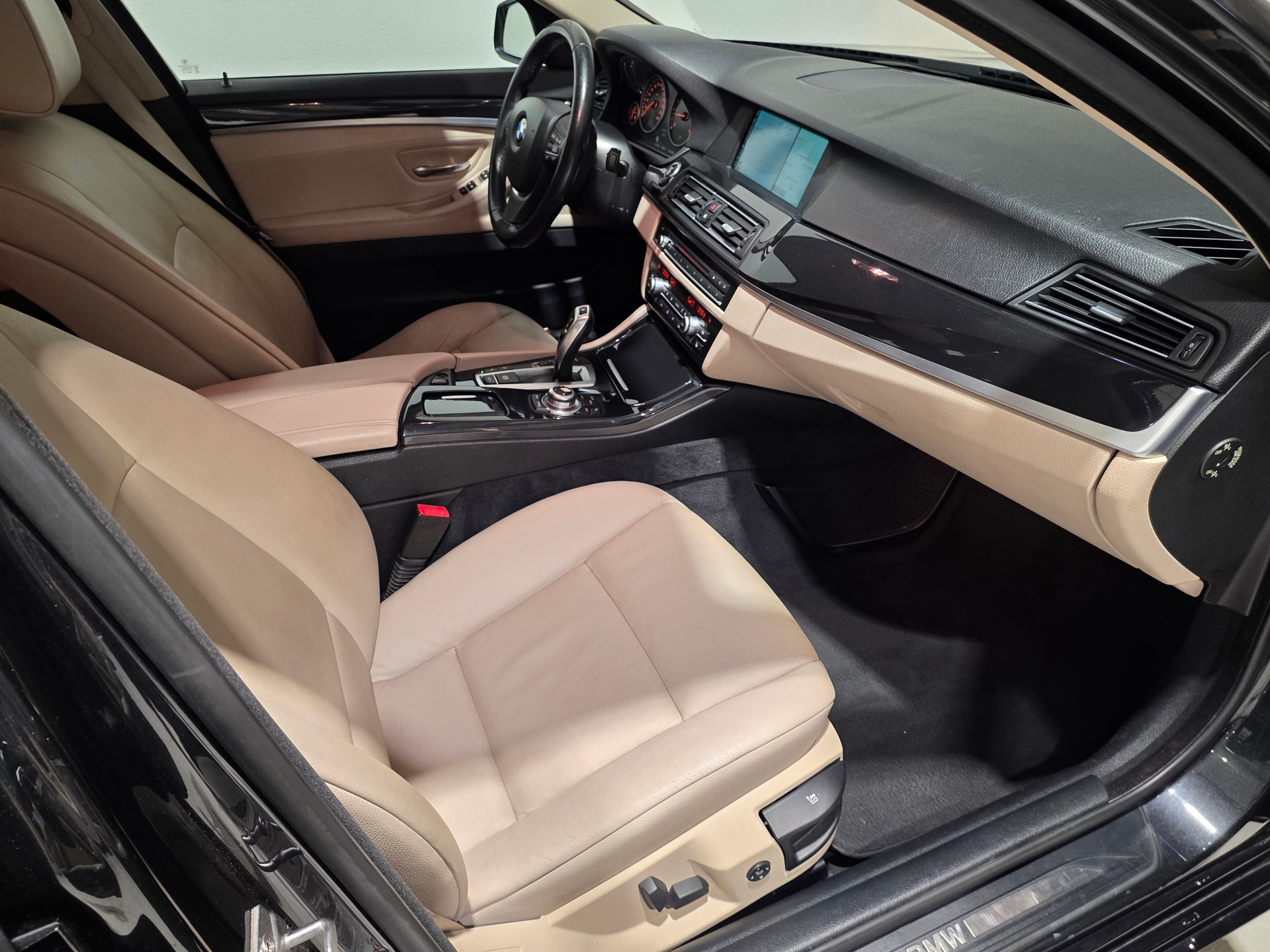BMW 525d xDrive Touring Steptronic-image-11