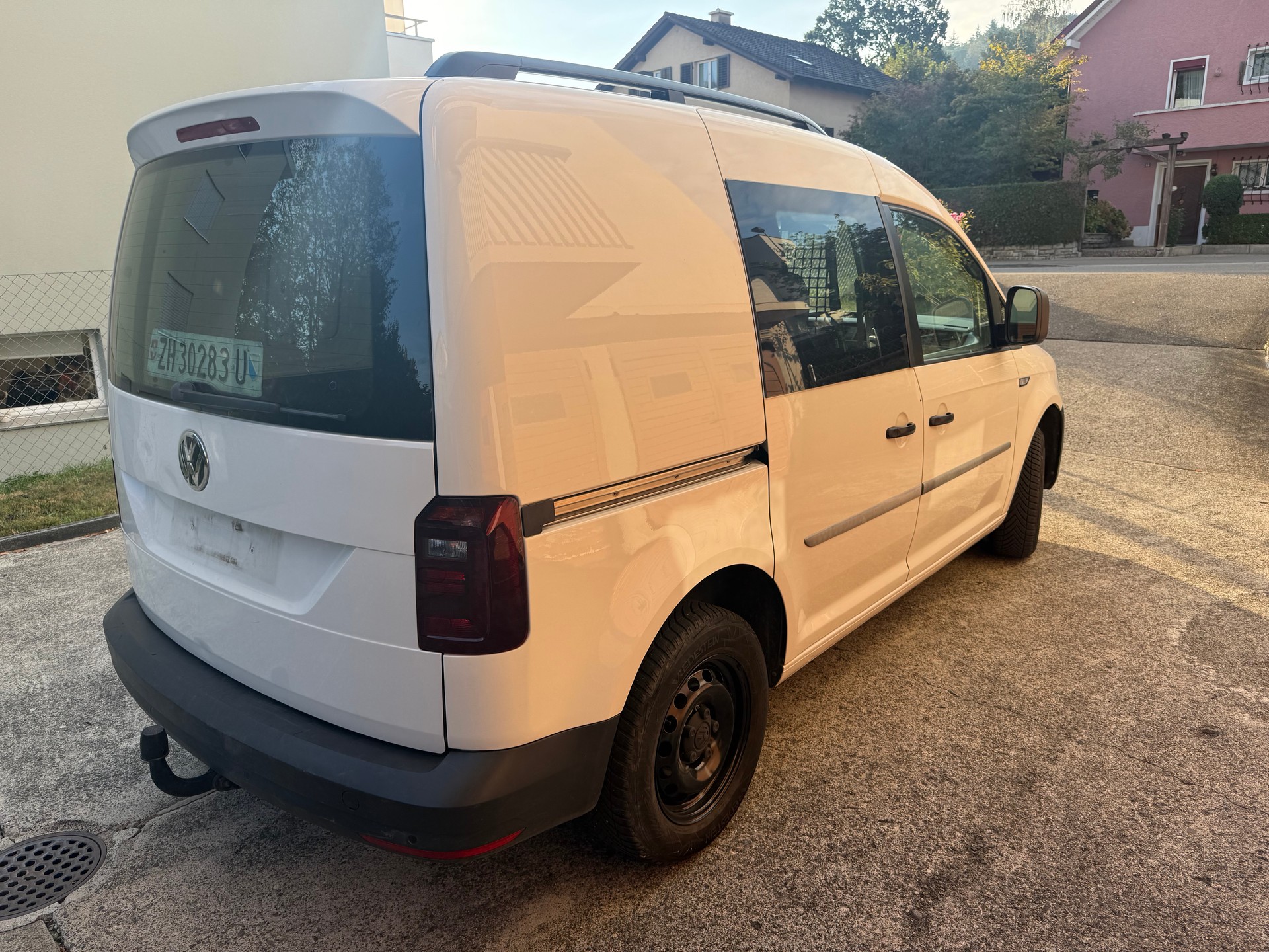 VW Caddy 2.0TDI BlueMotion Technology-image-3