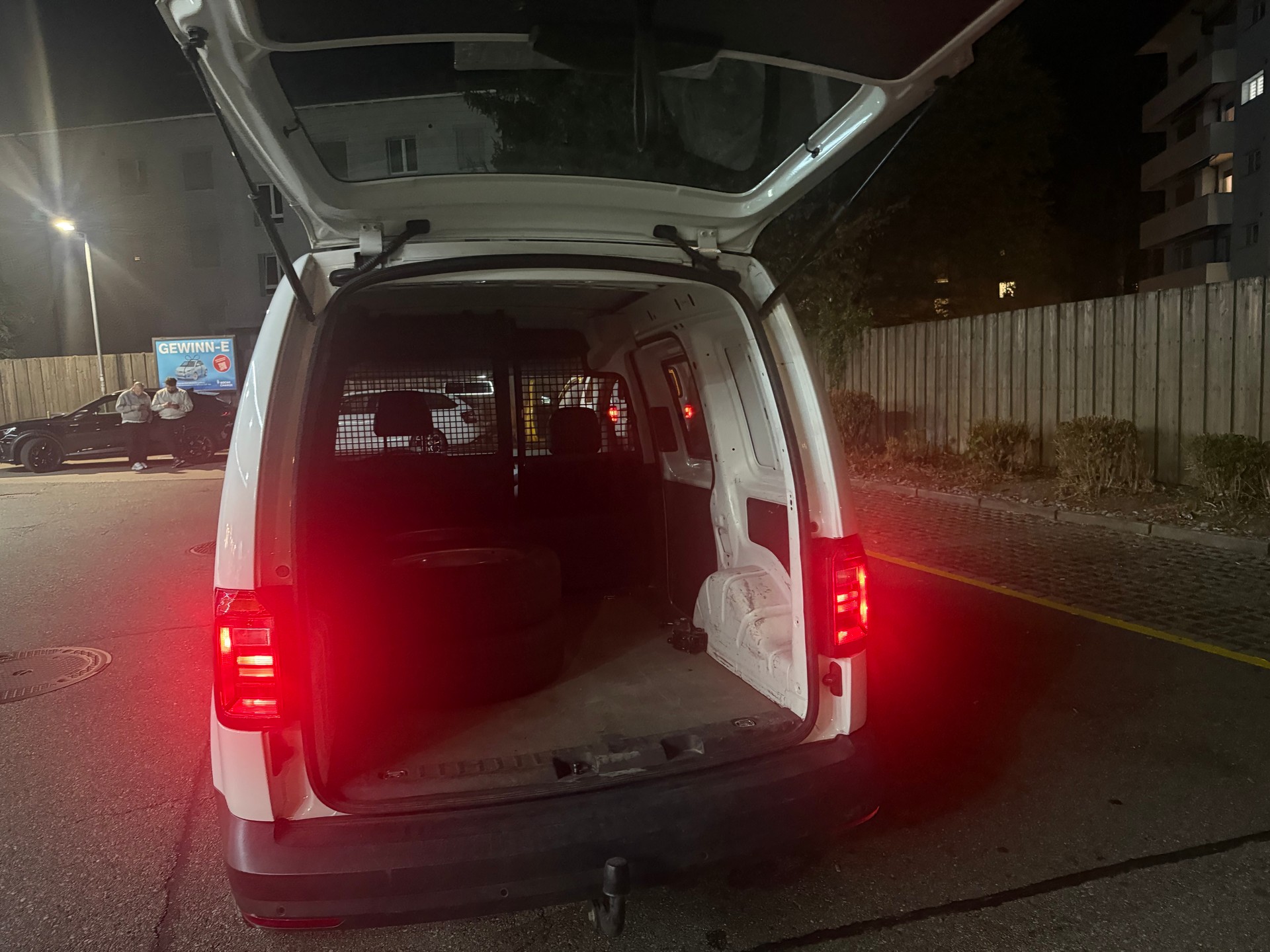 VW Caddy 2.0TDI BlueMotion Technology-image-7