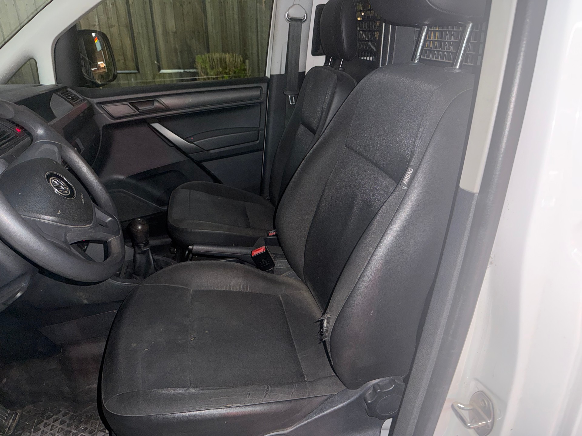 VW Caddy 2.0TDI BlueMotion Technology-image-6