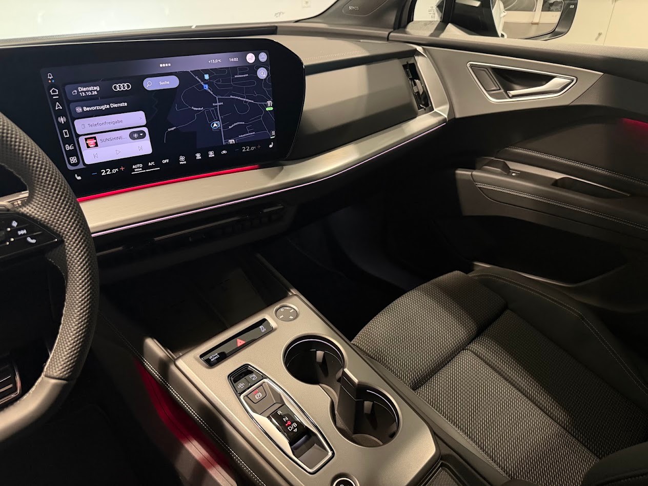 AUDI Q4 e-tron SUV quattro performance Attraction-image-10