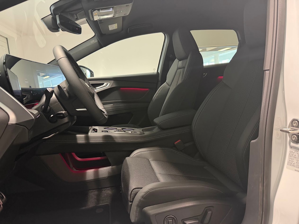 AUDI Q4 e-tron SUV quattro performance Attraction-image-3