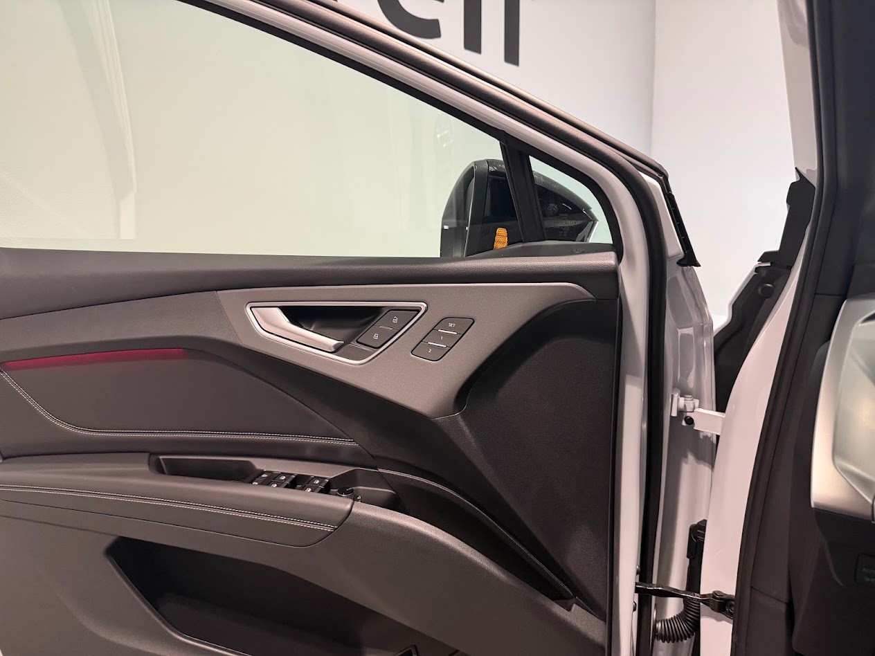 AUDI Q4 e-tron SUV quattro performance Attraction-image-7