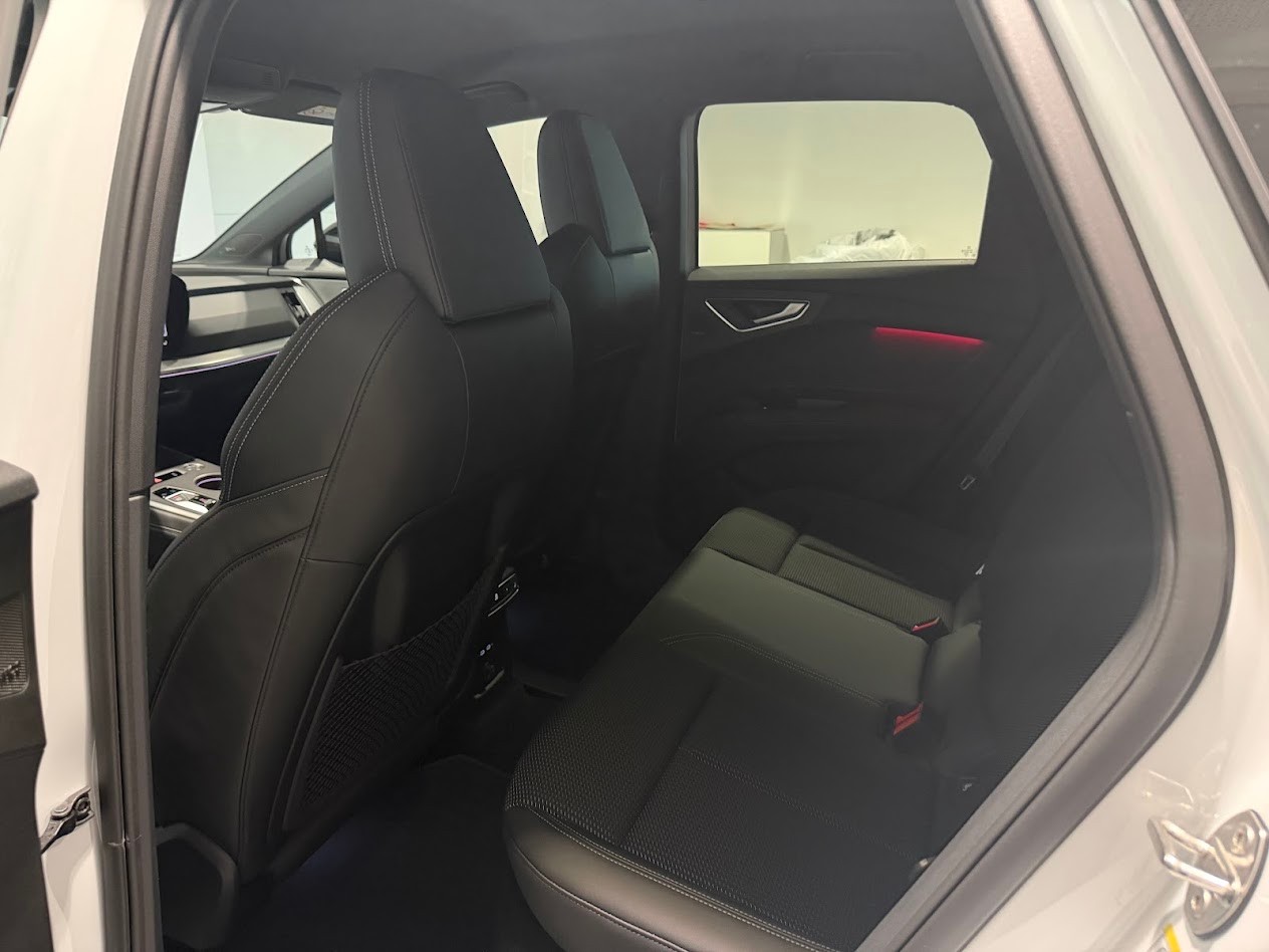 AUDI Q4 e-tron SUV quattro performance Attraction-image-4